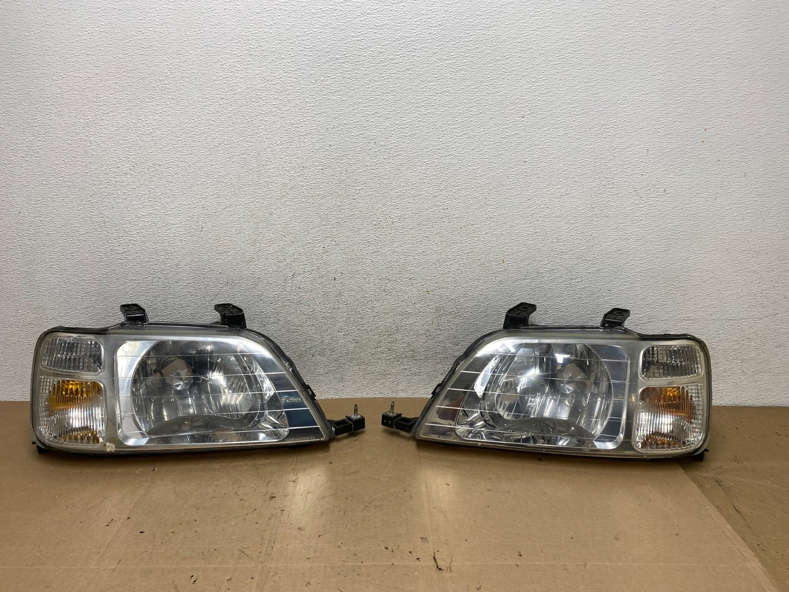 1997 to 2001 Honda CR-V Crv Left+Right Set Chrome Headlights Halogen AE5977 DW0