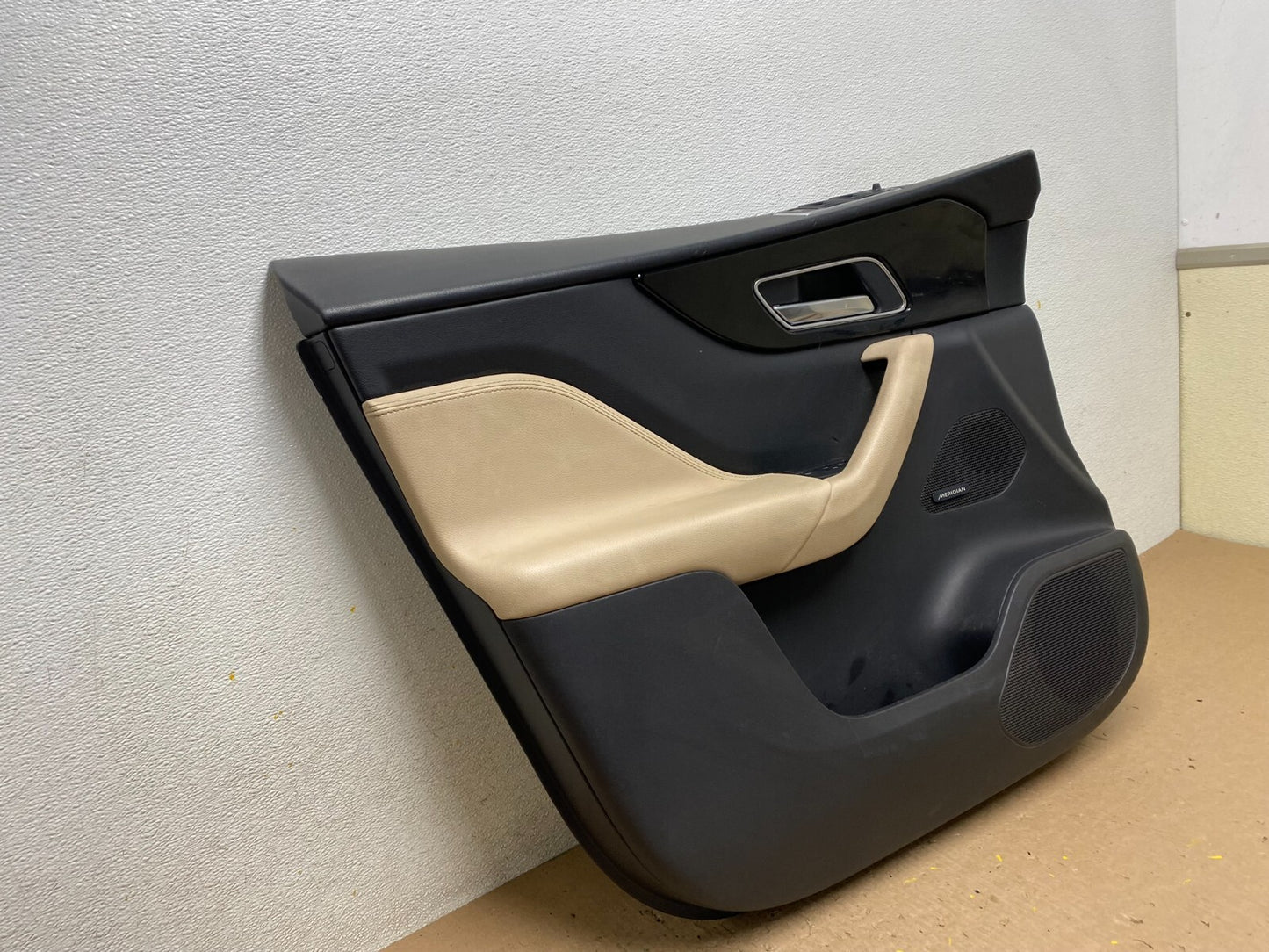 2017 to 2020 Jaguar F-Pace OEM Front Left Driver Interior Door Panel E9060 DG12