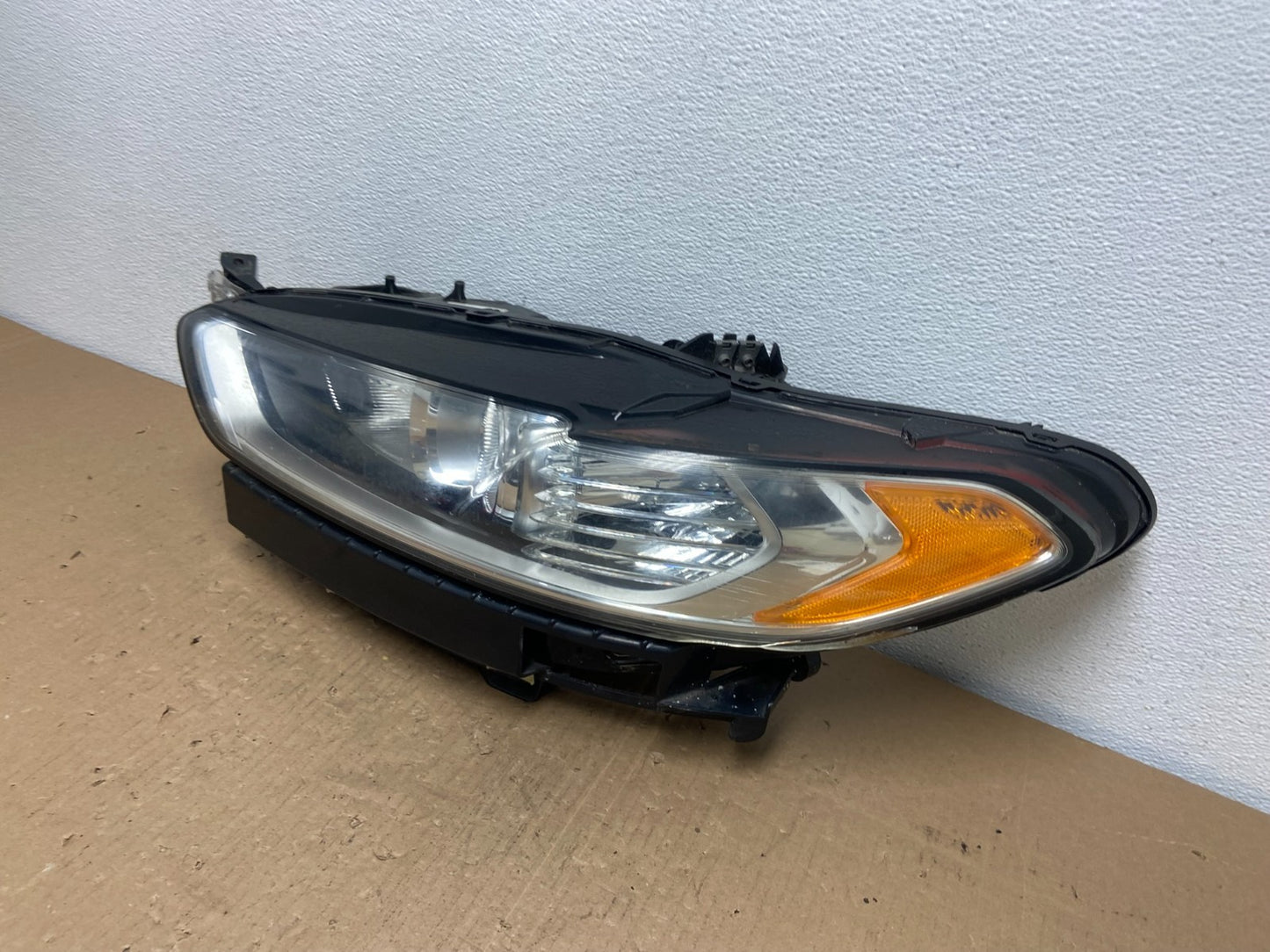 2013 to 2016 Ford Fusion Left Driver Lh Side Headlight Oem AB6654 DW1