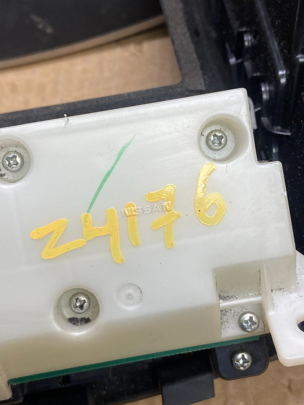 2007 - 2008 Infiniti G35 EX35 Radio Player Screen Panel Bezel Z4176 DG6