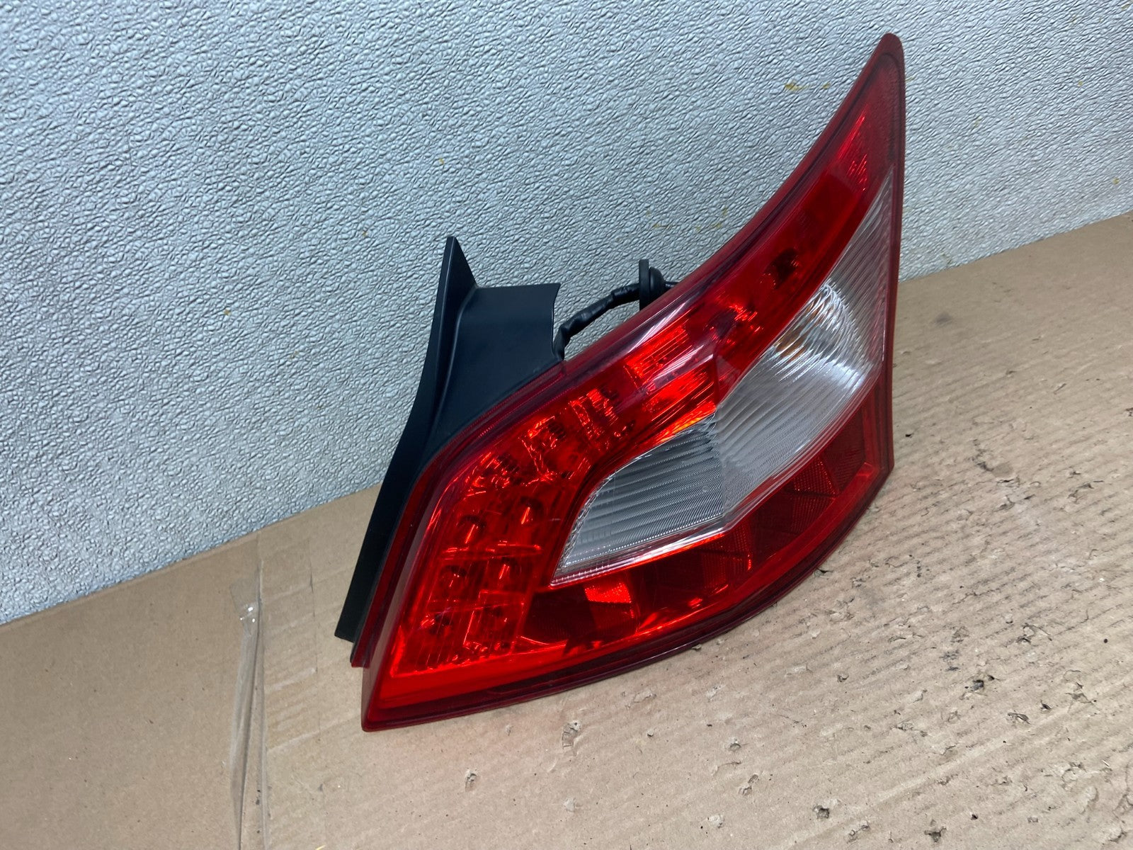 2009 2010 2011 Nissan Maxima Right Passenger RH Side Tail light OEM AA9467 LK2