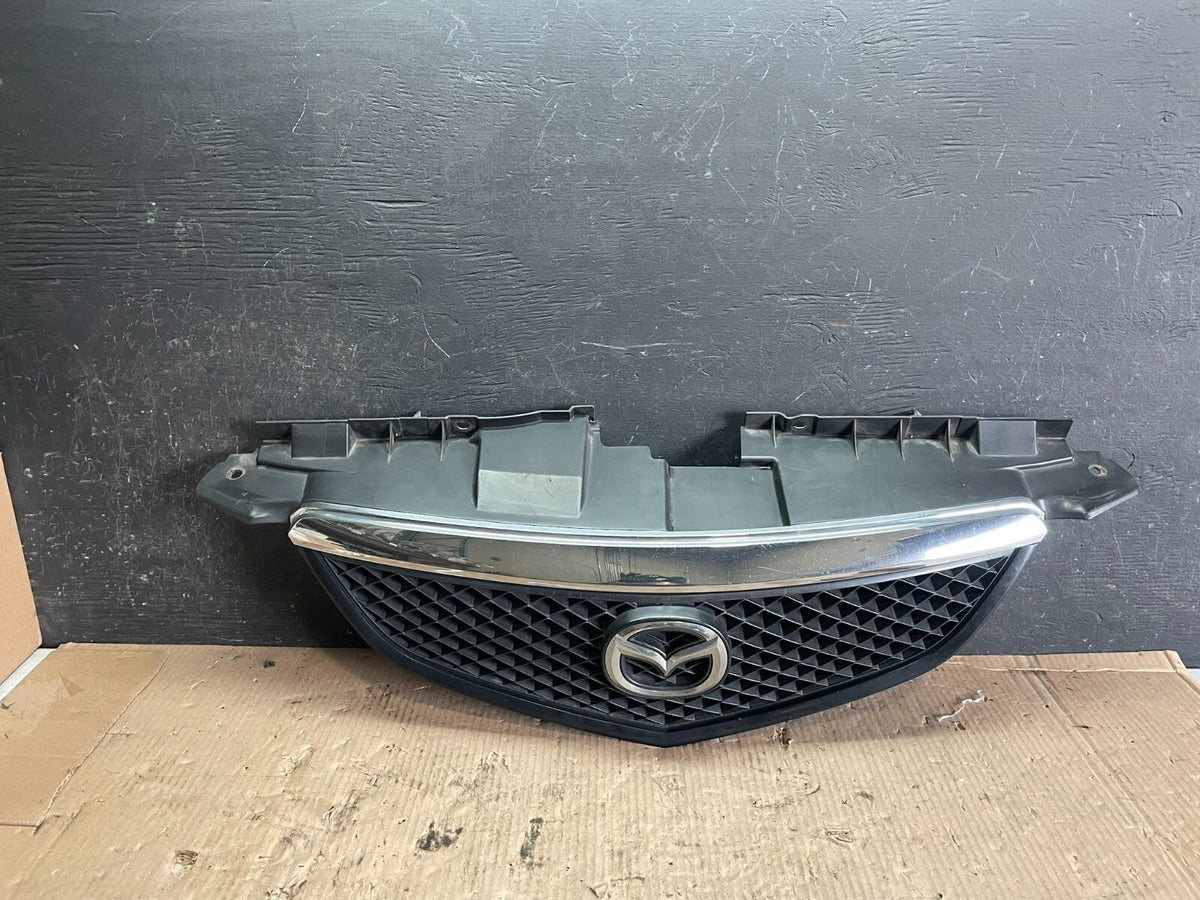 2002 2003 Mazda MPV Front Upper Grille Grill L9664 DG0