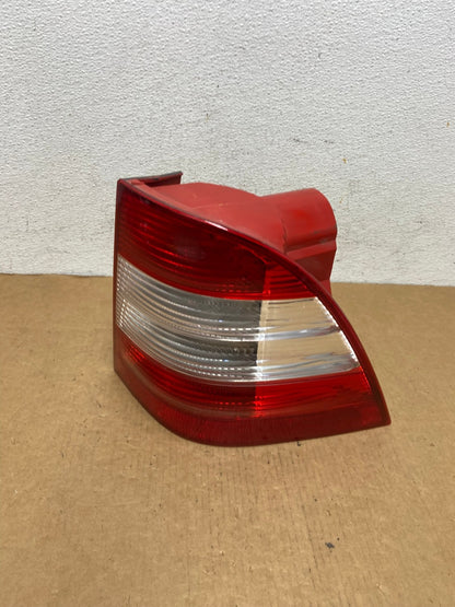 2002-2005 Mercedes ML 350 Ml-Class Right Passenger Rh Side Tail Light AD4547 LK0