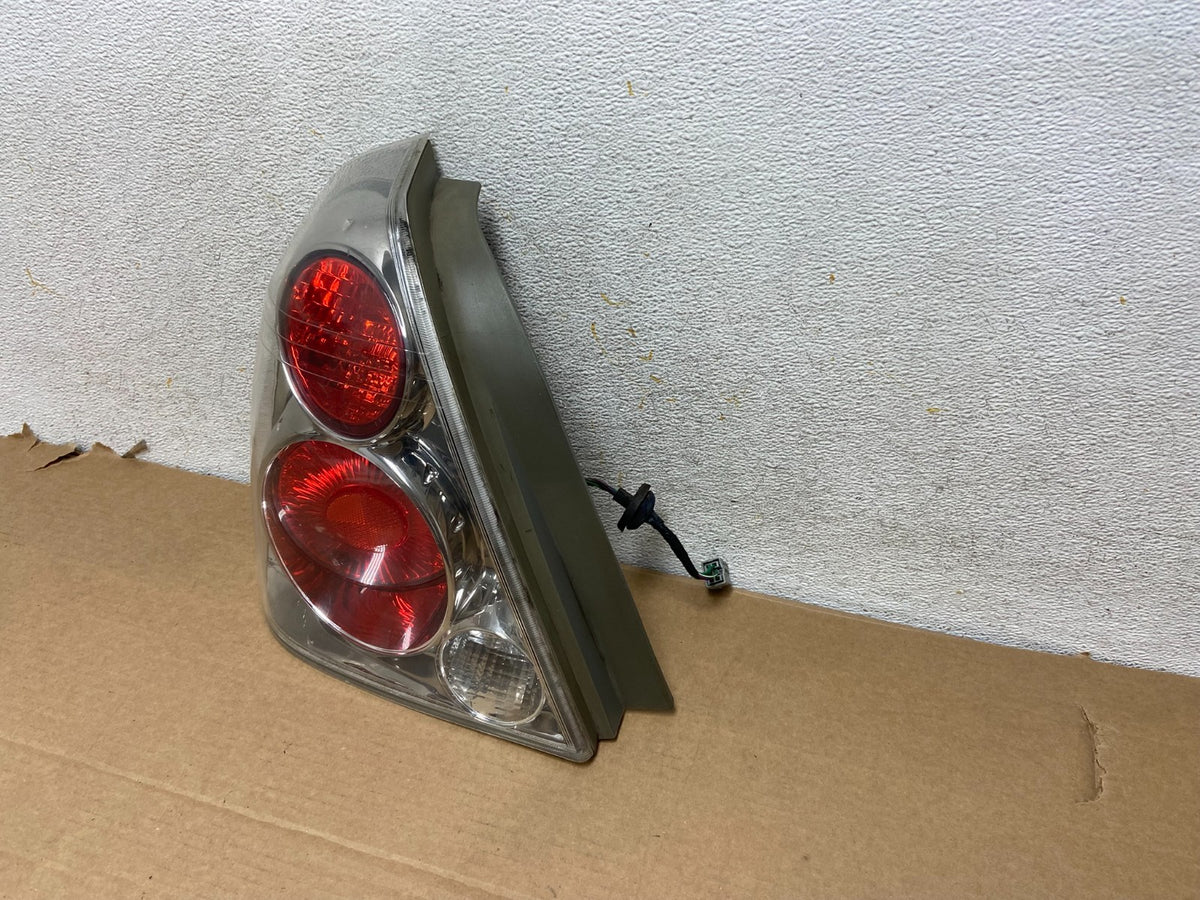 2005 to 2006 Nissan Altima Left Driver Side Tail Light AH3099 DW2