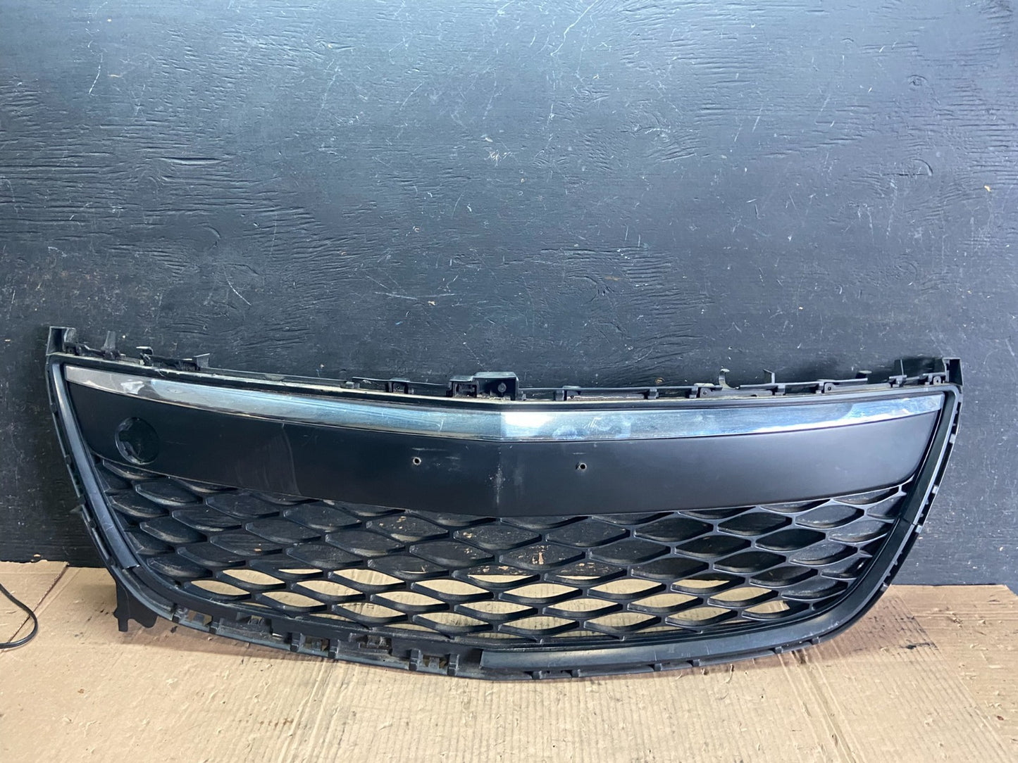 2010-2012 Mazda CX-7 BFront Bumper Cover Lower Grille O8100 DG0
