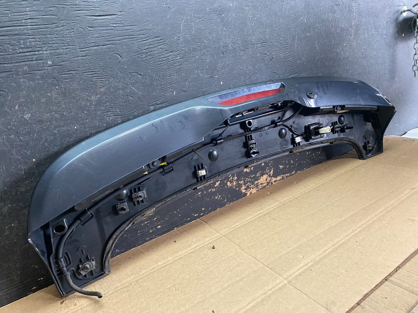 2014 - 2019 Jeep Grand Cherokee Liftgate Back Door Spoiler & Light OEM Y9304 DG7