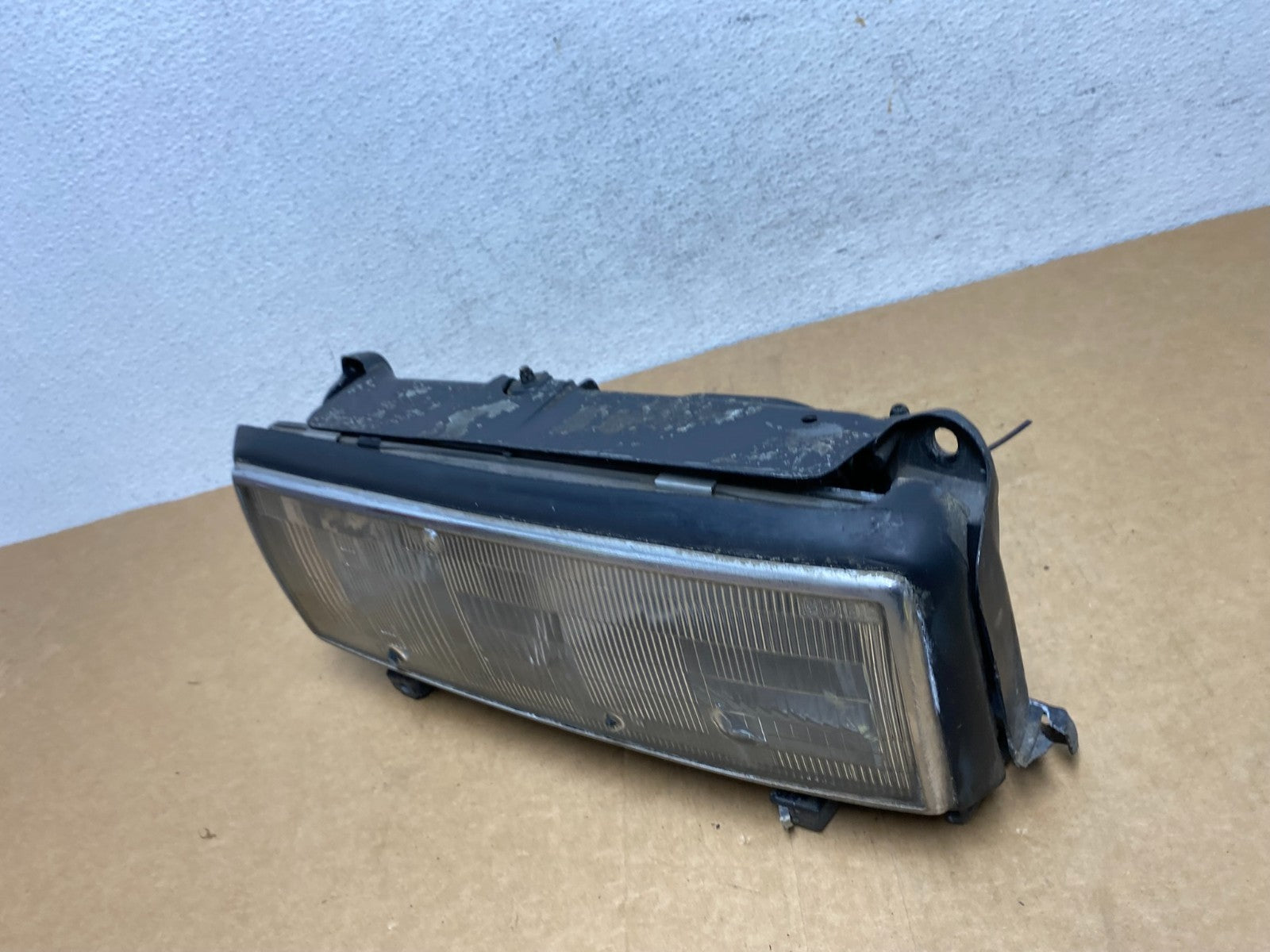 1988 to 1991 Cadillac Seville Eldorado Left Driver LH Side Headlight AD4465 DW1