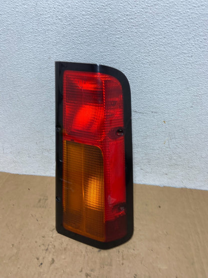 2003 - 2004 Land Rover Discovery 2 Right Passenger Side Tail Light ad3031 DG0
