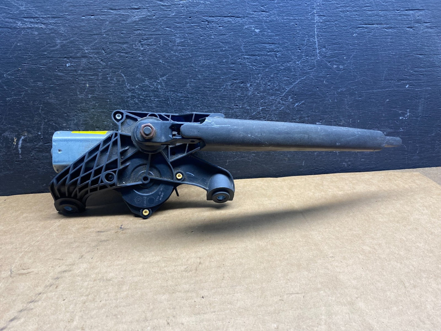 2007 to 2010 Ford Edge Licnoln MKX Rear Windshield Wiper Motor AD7526 DG0