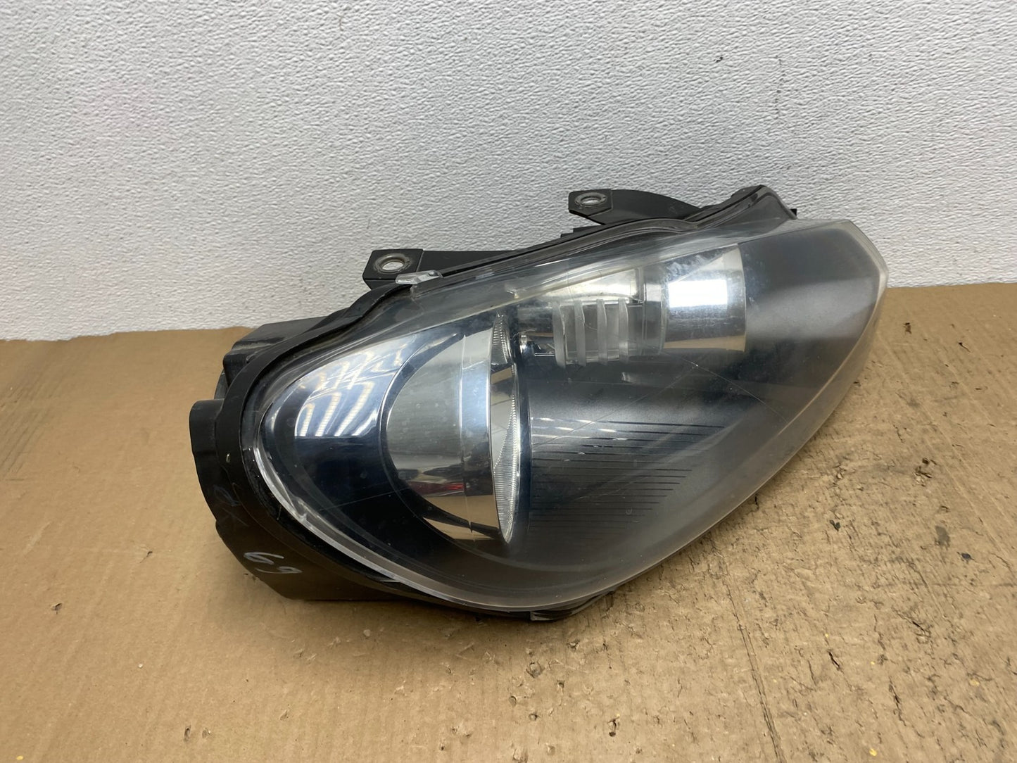 2010-2014 Volkswagen Golf MK6 GTI Right Passenger RH Halogen Headlight AD2427 DW2