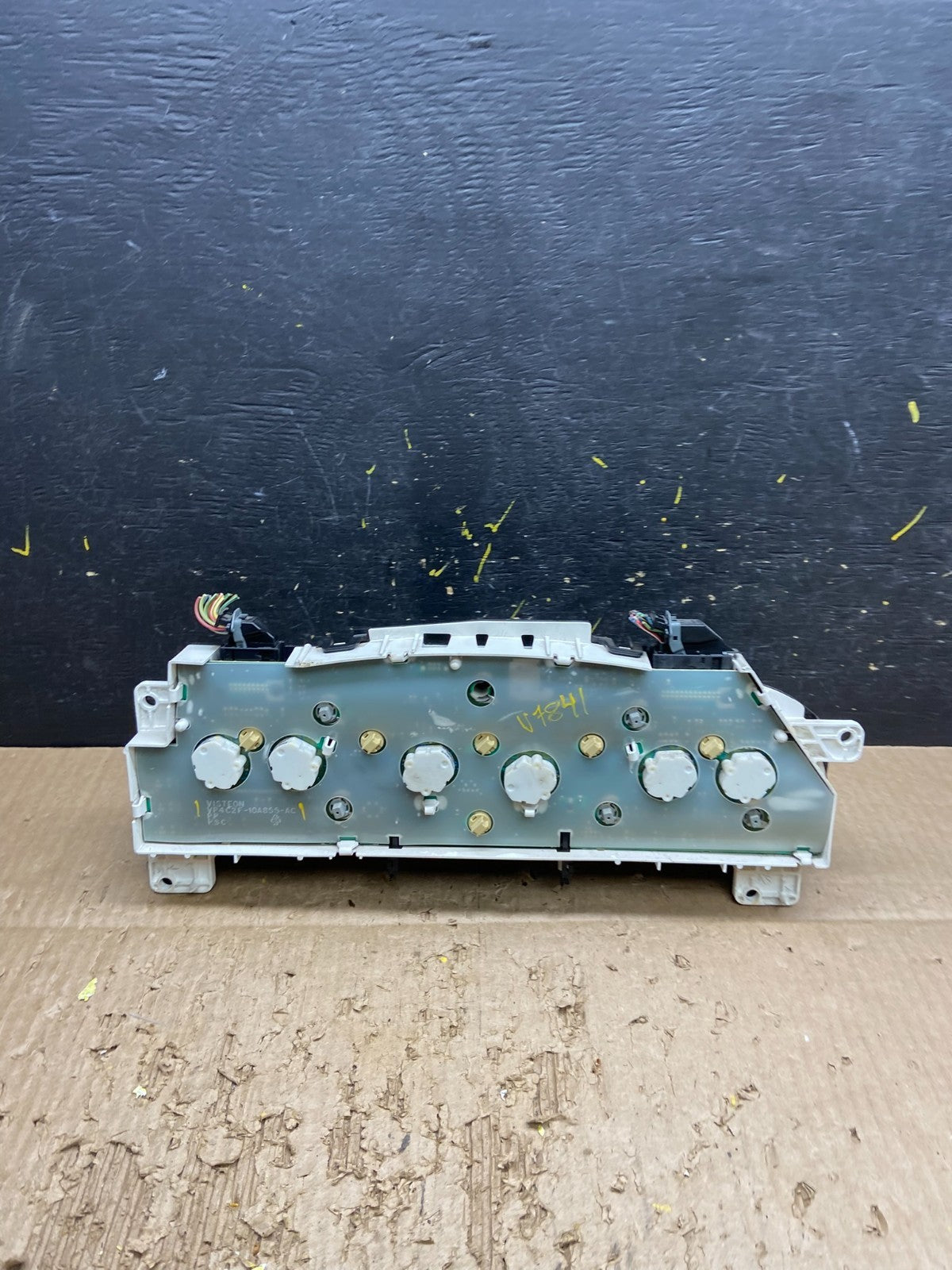 2006 Ford E350 Gauge Speedometer Cluster OEM v7841 DG4