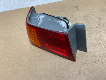 2000 to 2001 Toyota Camry Tail Light Left Driver Lh Side AI3430 LK1