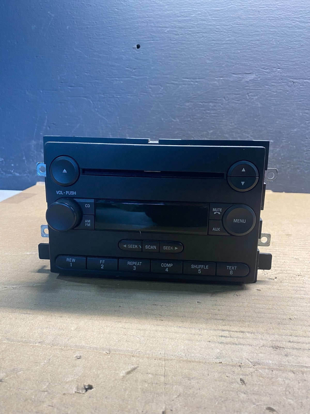 2004 to 2008 Ford F150 Mustang Radio Stereo Audio AM/FM AC6855 DG0