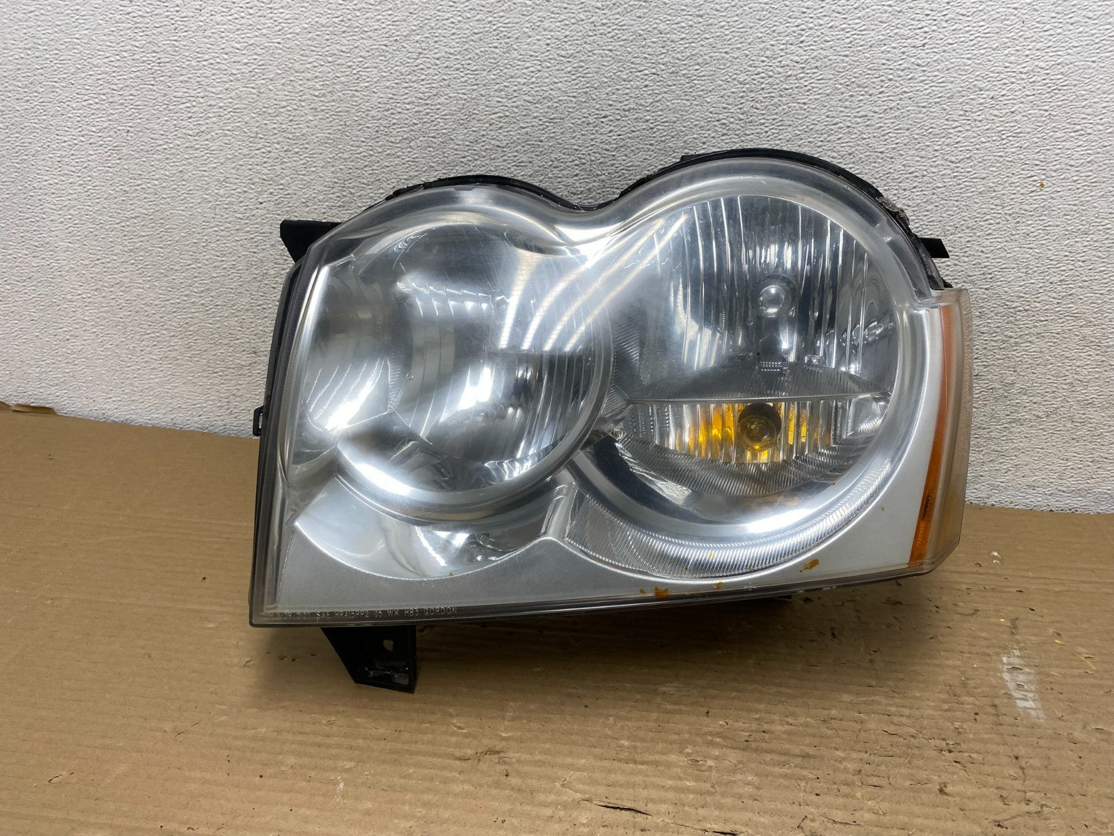 2005-2007 Jeep Grand Cherokee Left Driver LH Halogen Headlight AG9122 DW0