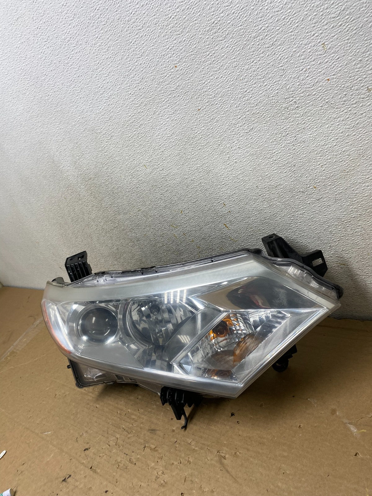 2012 to 2017 Nissan Quest Right Passenger RH Headlight Halogen AH8386 DW2