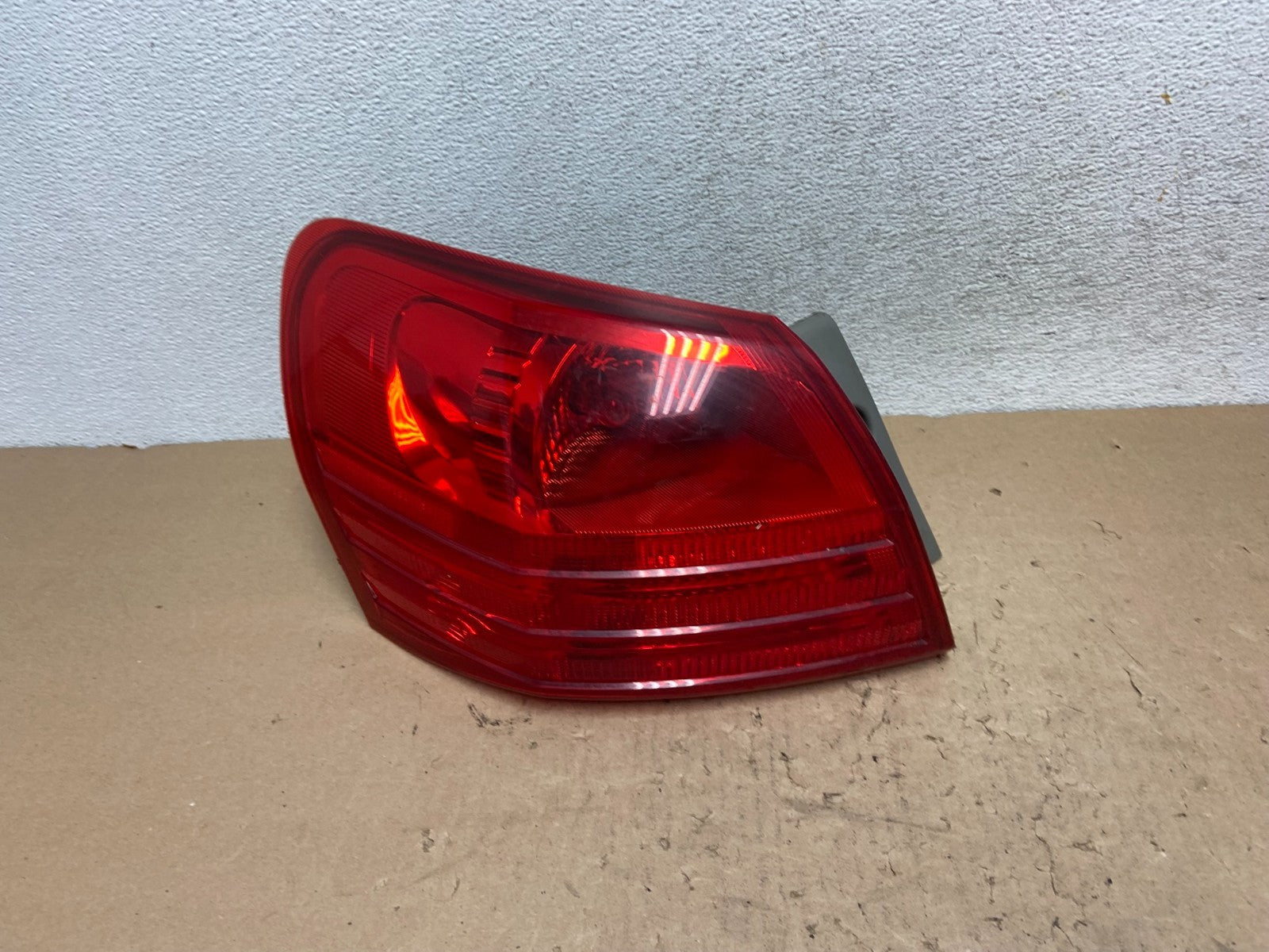 2008 to 2015 Nissan Rogue Right Passenger Side Tail Light AG44000
