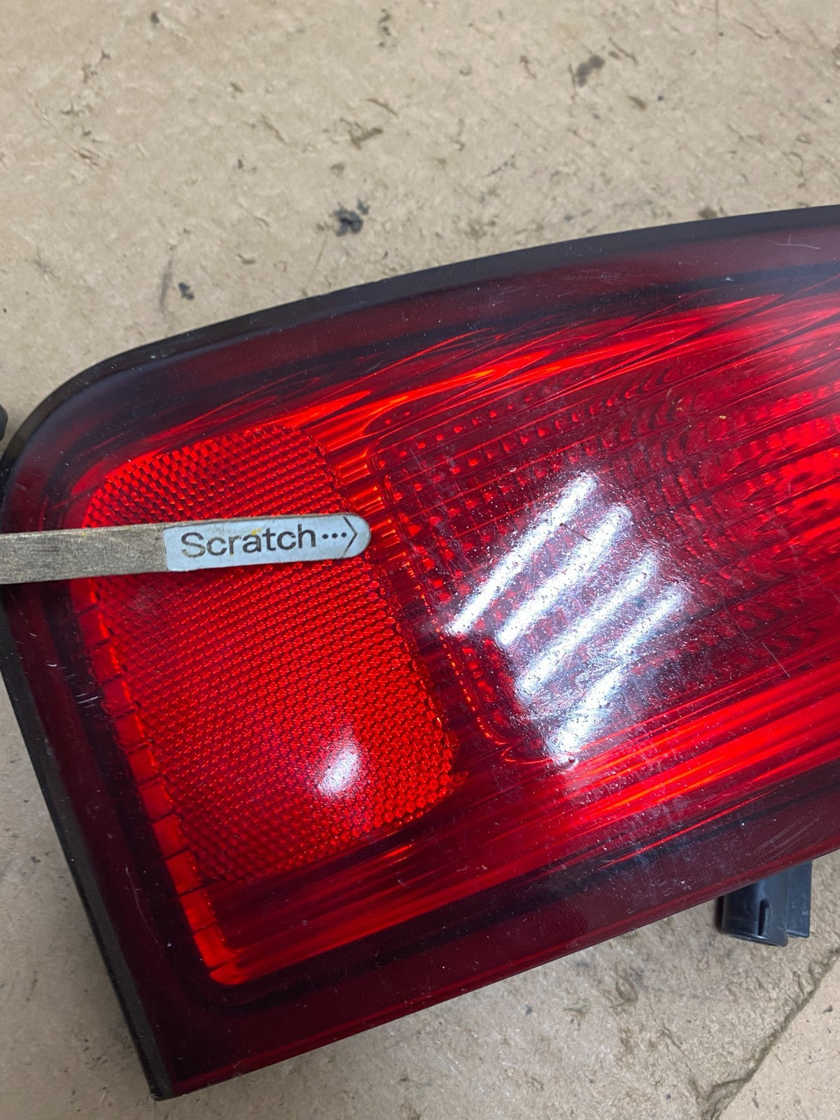 2003-2006 Lincoln Navigator Right Passenger RH Inner Tail Light OEM P6809 DW5
