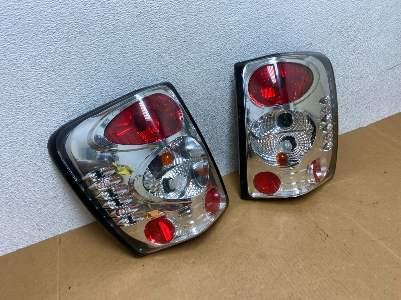 1999-2004 Jeep Grand Cherokee Left + Right Set Chrome Tail Lights AD8971 DG2