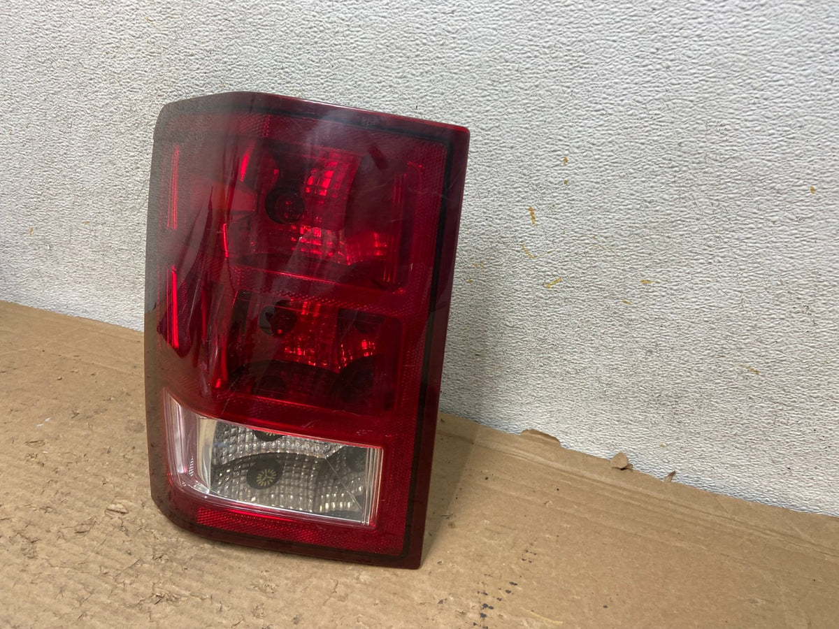 2005 to 2006 Jeep Grand Cherokee Left Driver Side Lh Tail Light AH9256 LK2
