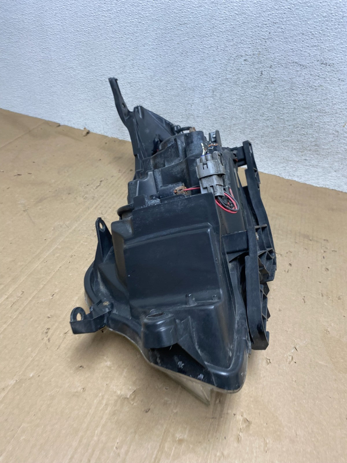 2009 - 2013 Subaru Forester Right Passenger Side Halogen Headlight AE9227 DW8