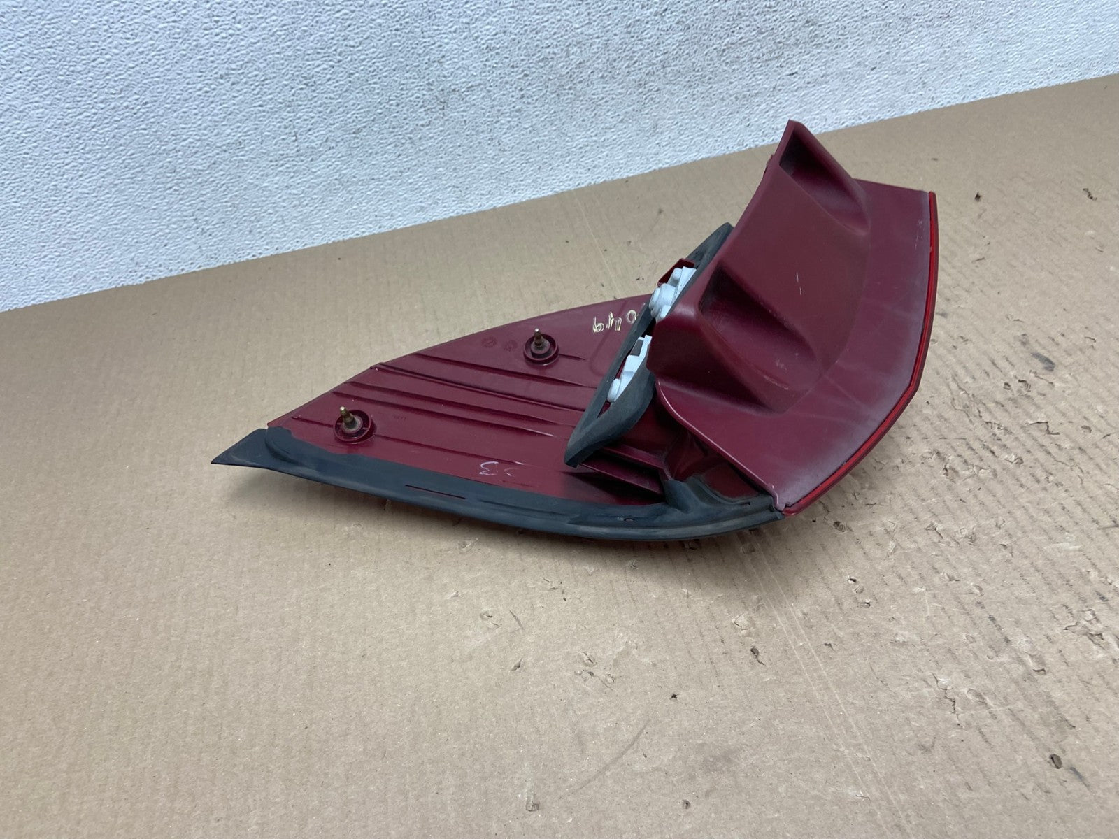 2004 to 2005 Toyota Sienna Left Driver LH Side Tail Light AE7049 LK4