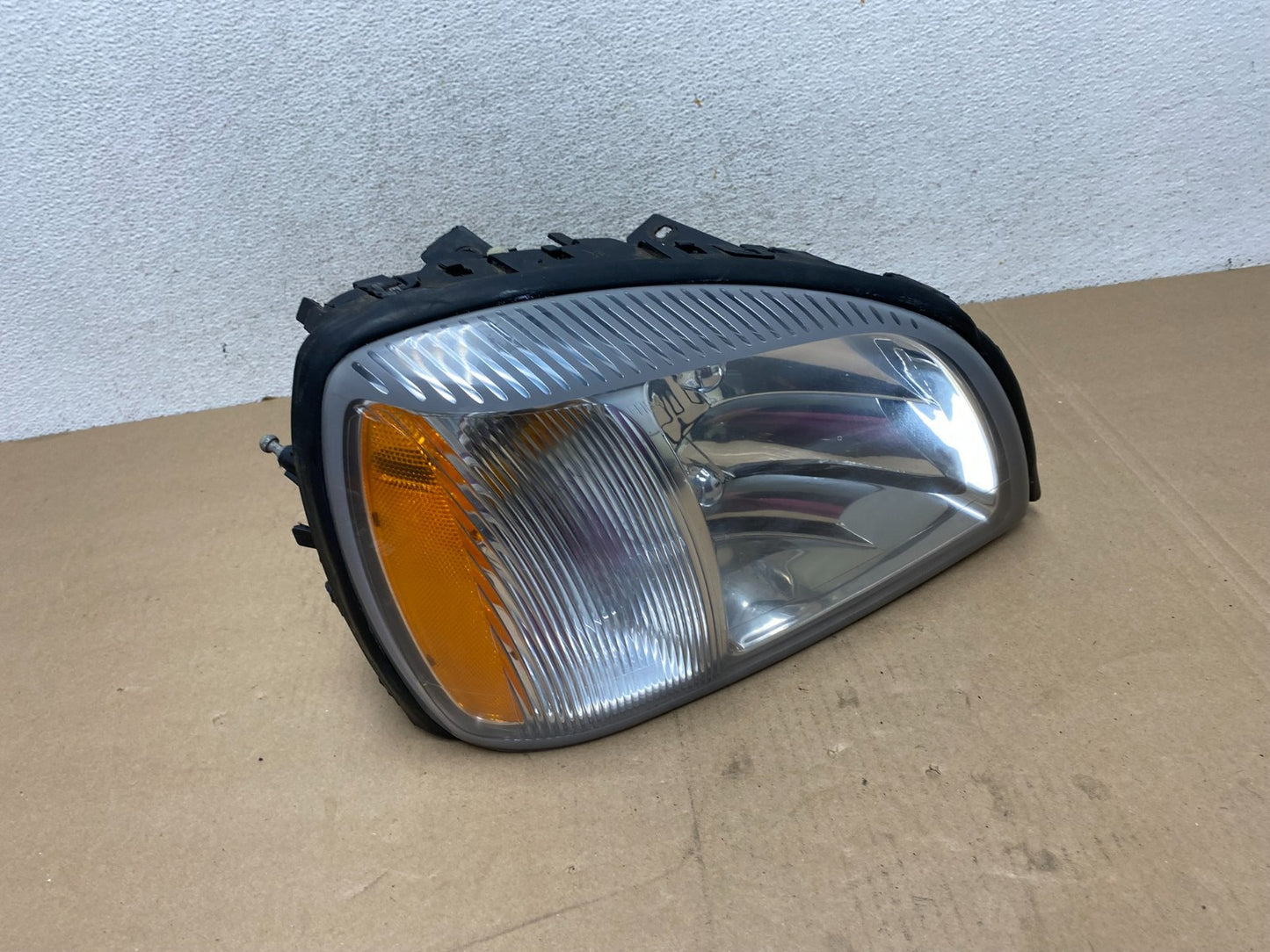 2000 to 2005 Cadillac Deville Right Passenger RH Side Headlight AG4545 DW2