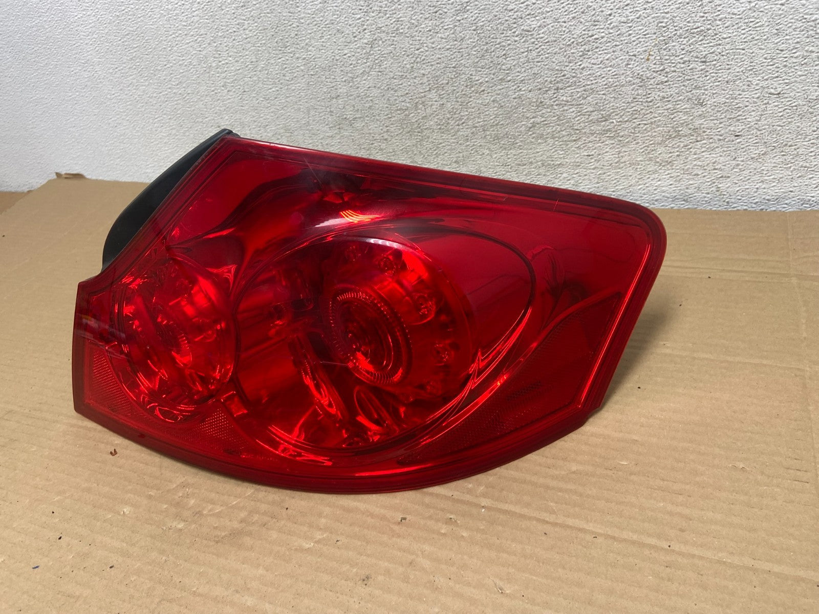 2007 to 2013 Infiniti G35 G37 Sedan Right Passenger Rh Tail Light AG8858 DW2