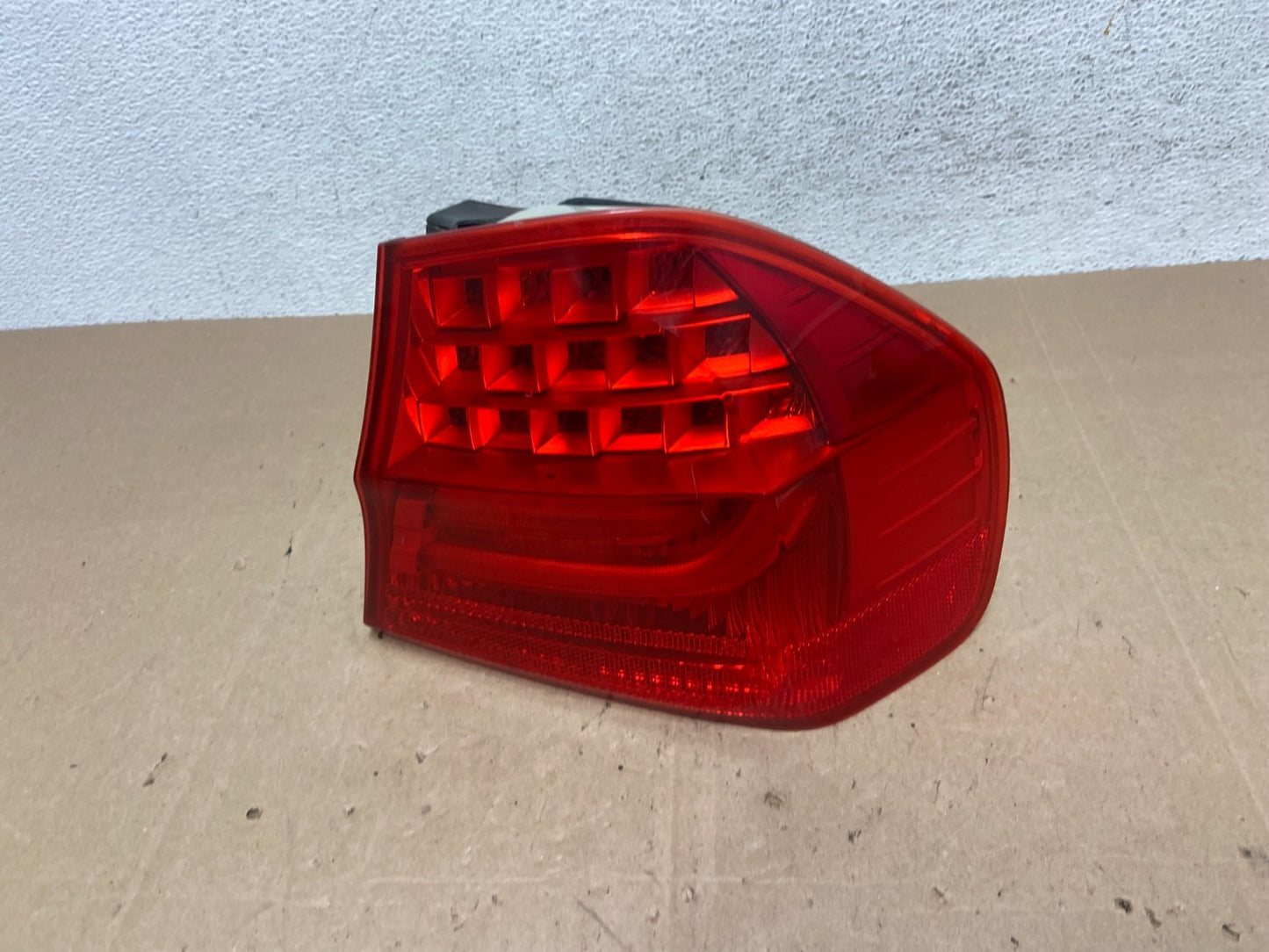 2009 2010 BMW 328i 3 Series Right Passenger RH Side Tail Light AE5957 DW0