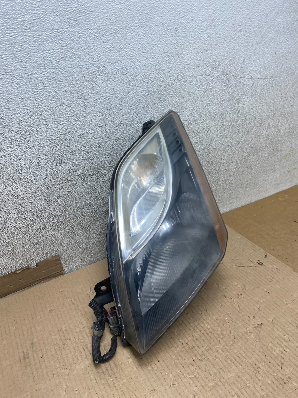 2010-2012 Nissan Sentra Halogen Left Driver LH Black Headlight U2649 DW2