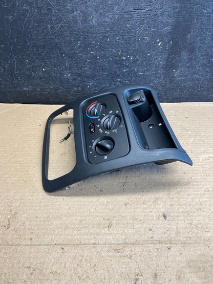 2004 to 2006 Jeep Liberty Dash Climate Temperature Control Radio Bezel AH5156 DG1