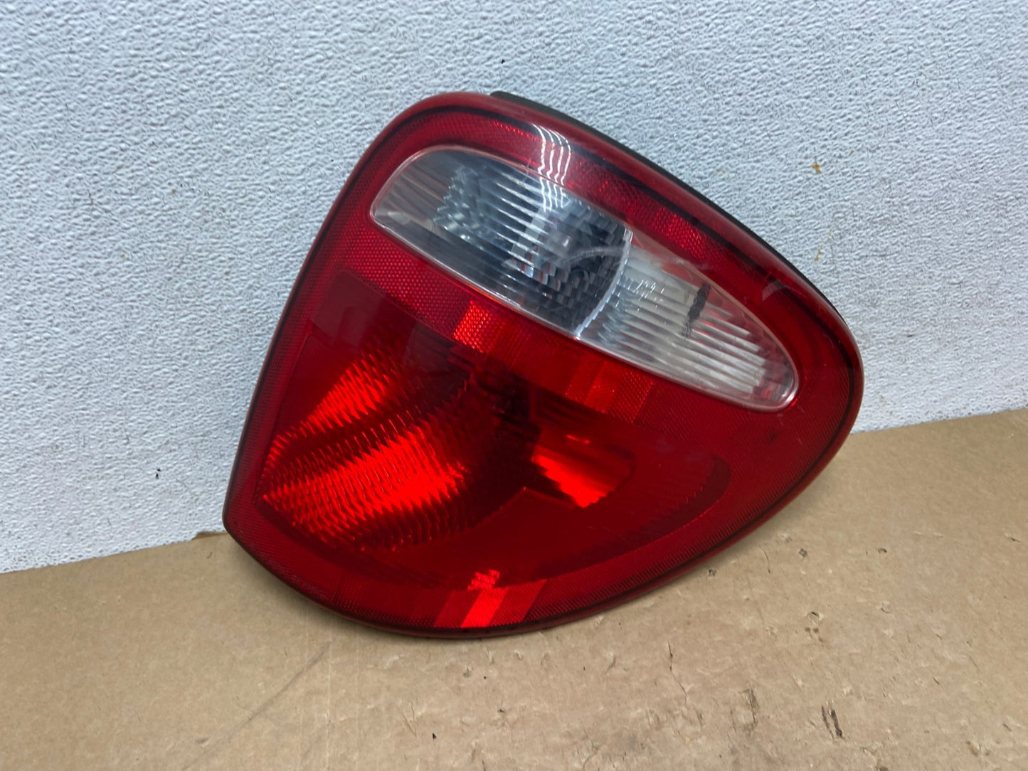 2004 - 2007 Dodge Grand Caravan Right Passenger Side Tail Light AG1165 LK0