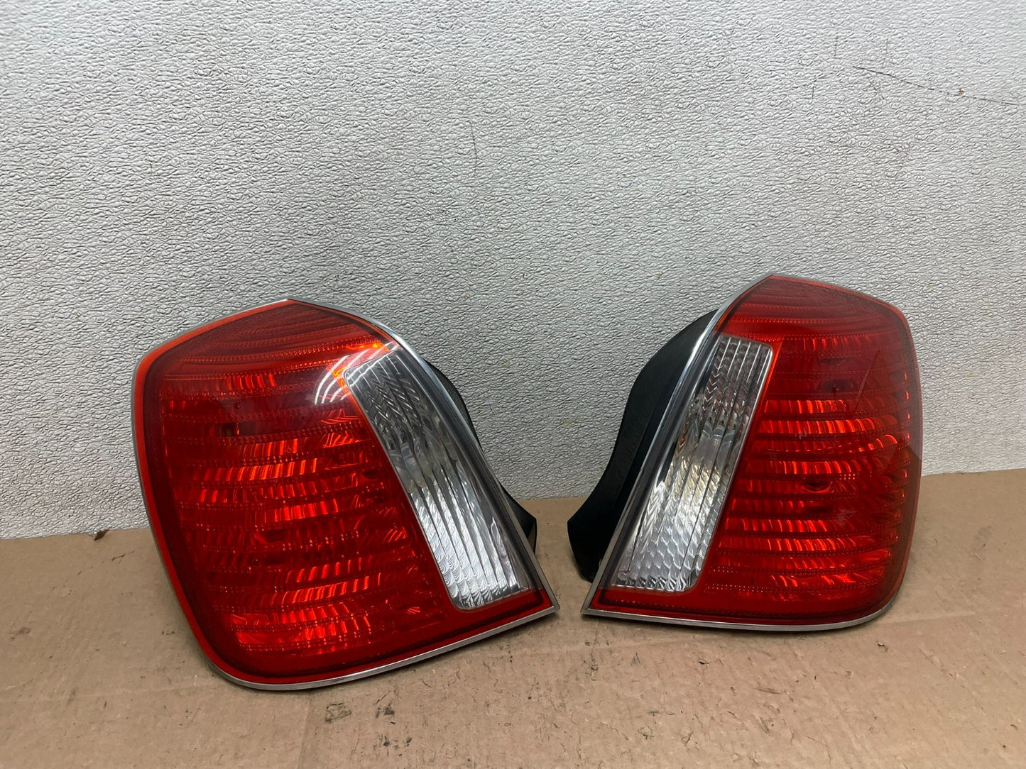 2004 2005 Hyundai XG350 XG Left+Right Tail Lights Oem W1003 DW0