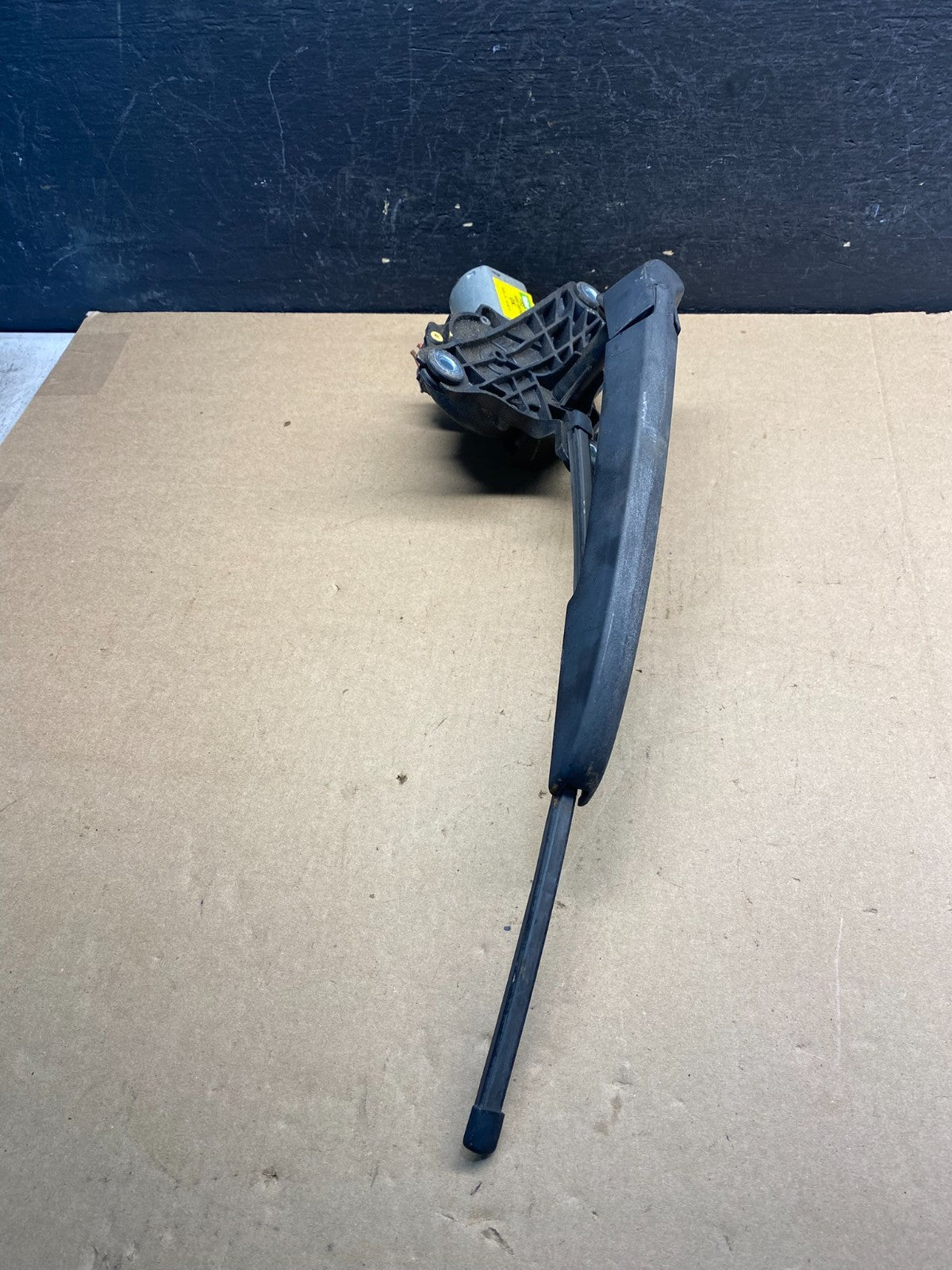 2011 to 2017 BMW X3 Rear Windshield Wiper Motor AE7387 DW2