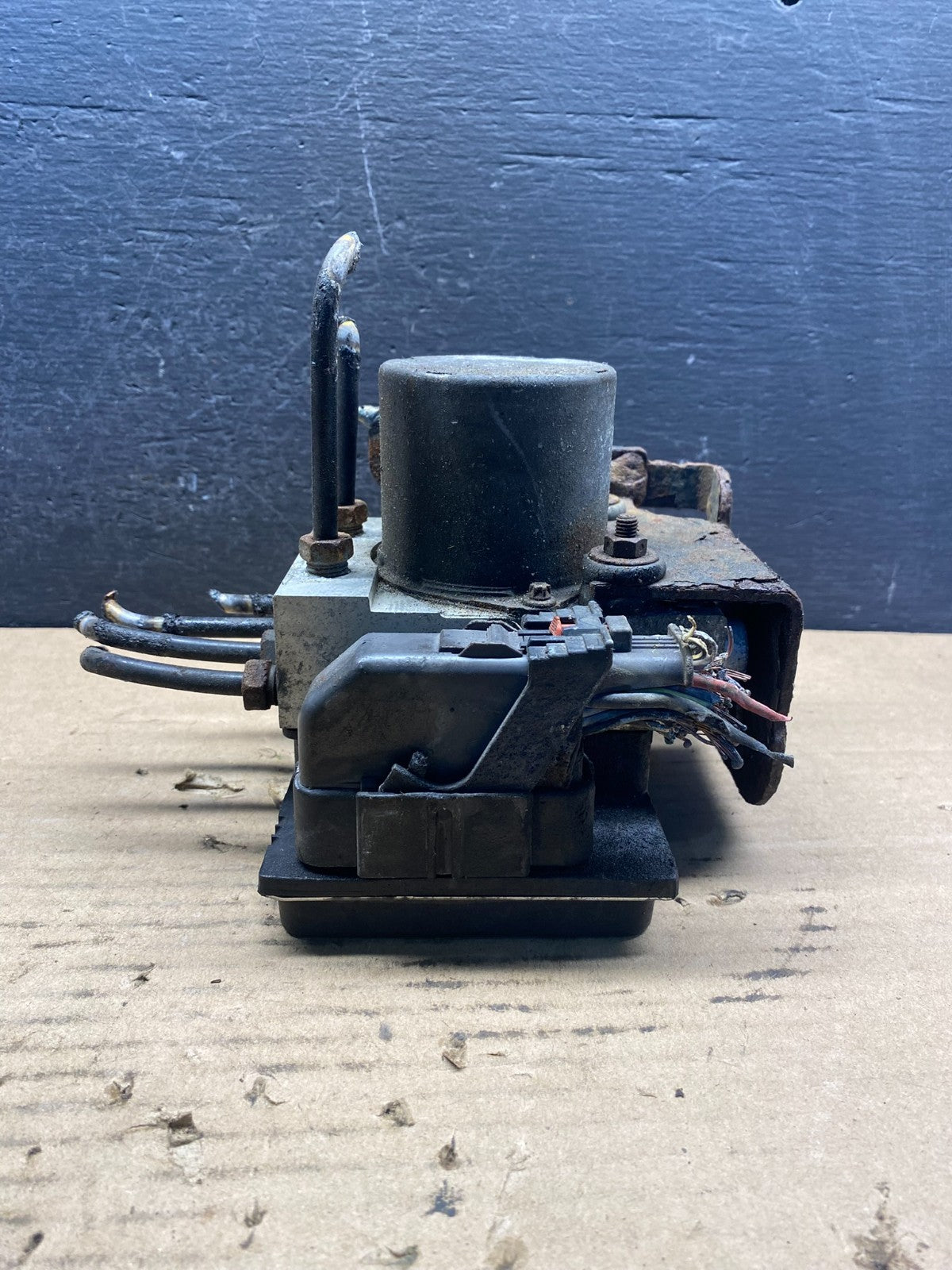 2002 to 2003 Chevrolet Tahoe ABS Pump Anti Lock Module AE2117 DG1
