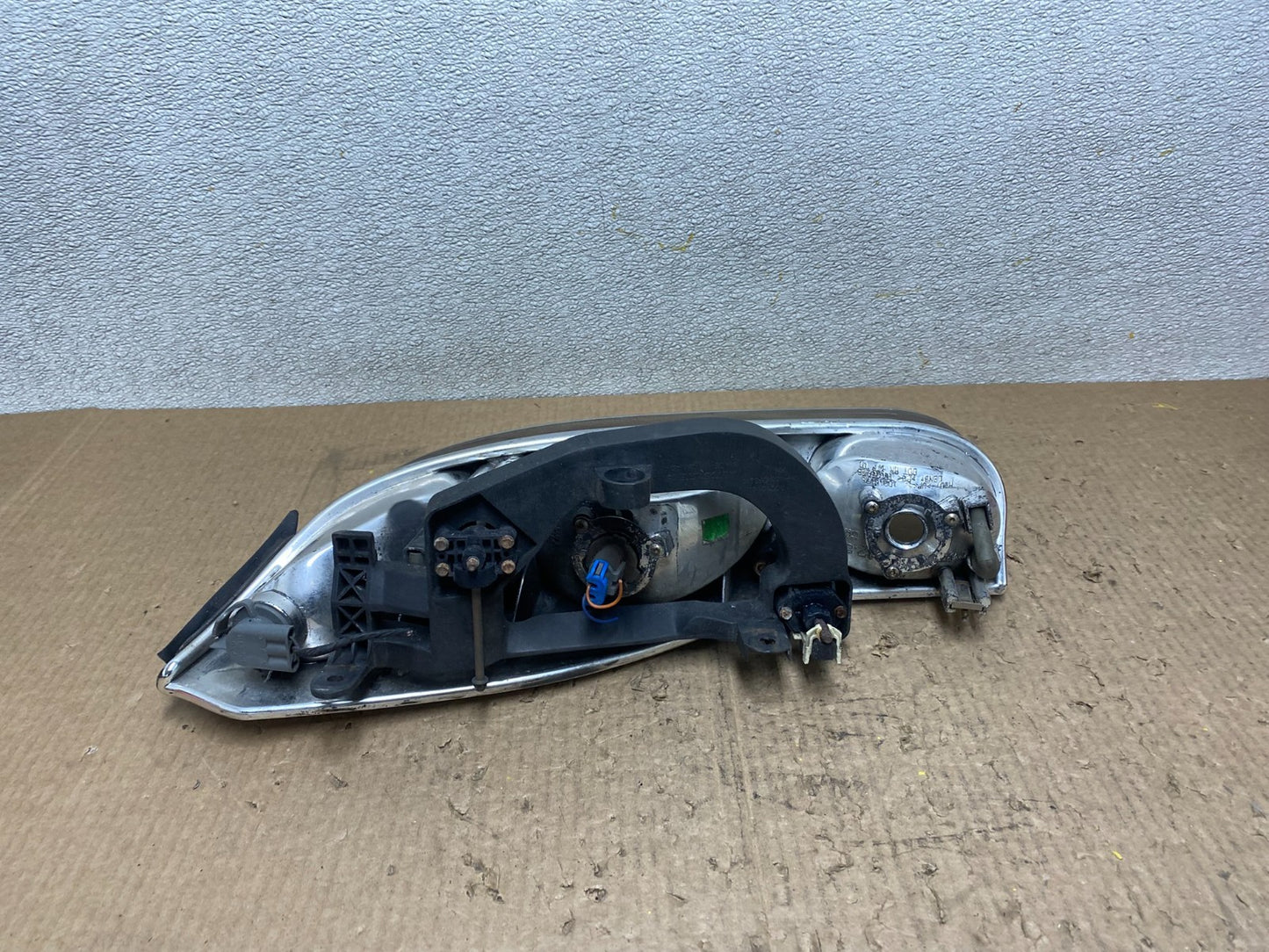 2001-2002 Saturn SC2 SL2 S Series Right Passenger RH Halogen Headlight W7488 DW6