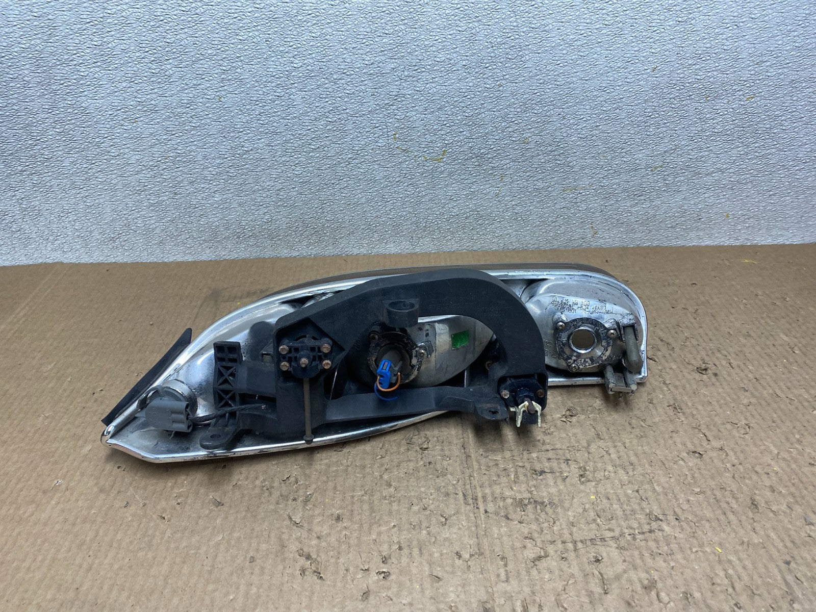 2001-2002 Saturn SC2 SL2 S Series Right Passenger RH Halogen Headlight W7488 DW6