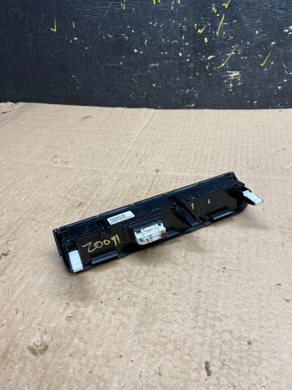 2017 - 2020 Kia Sorento Center Seat Heater Center Console Switches OEM Z0091 DG3