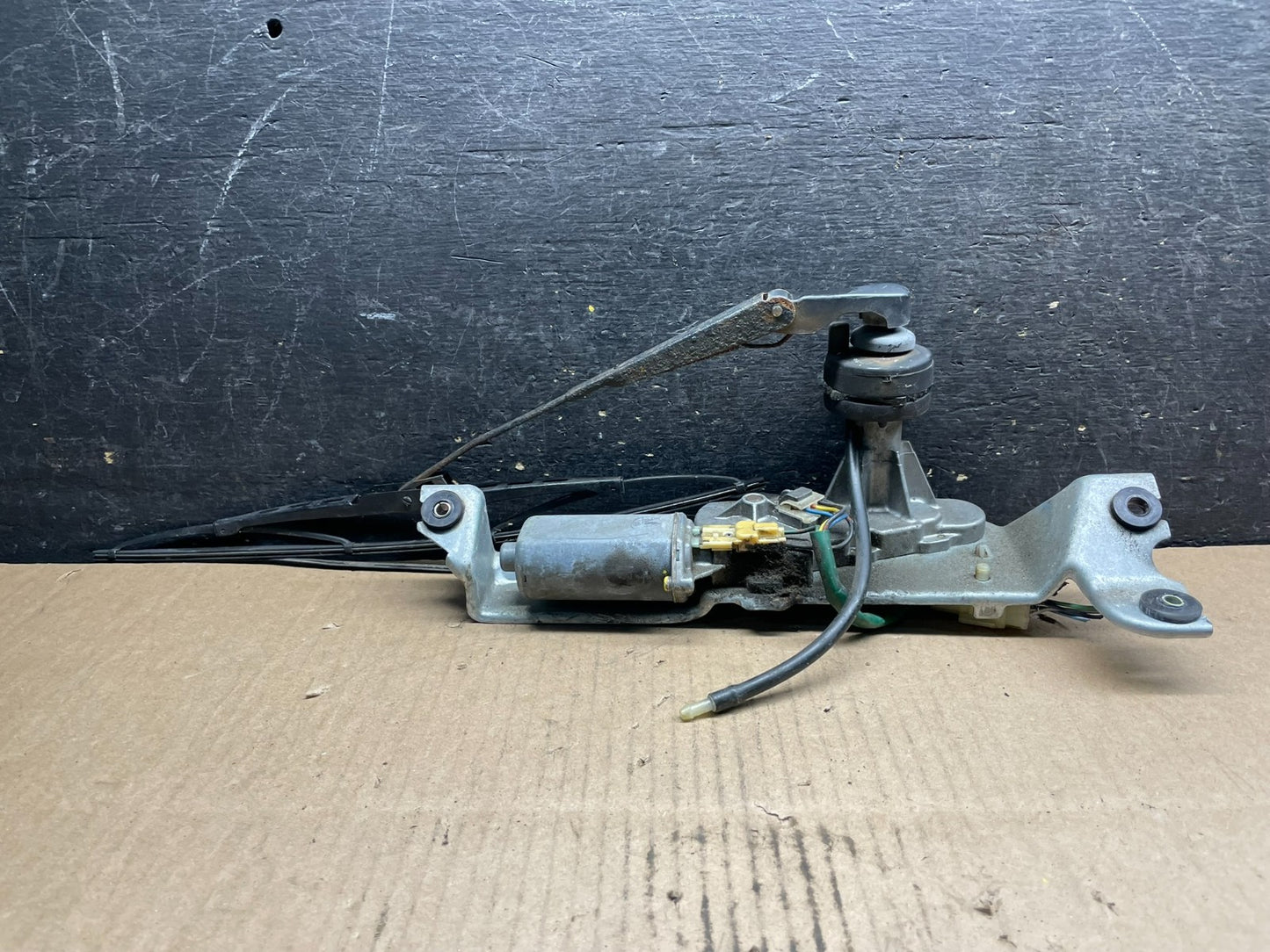 1991 to 1998 Mitsubishi Space Runner Wiper Motor Rear u9292 DG1