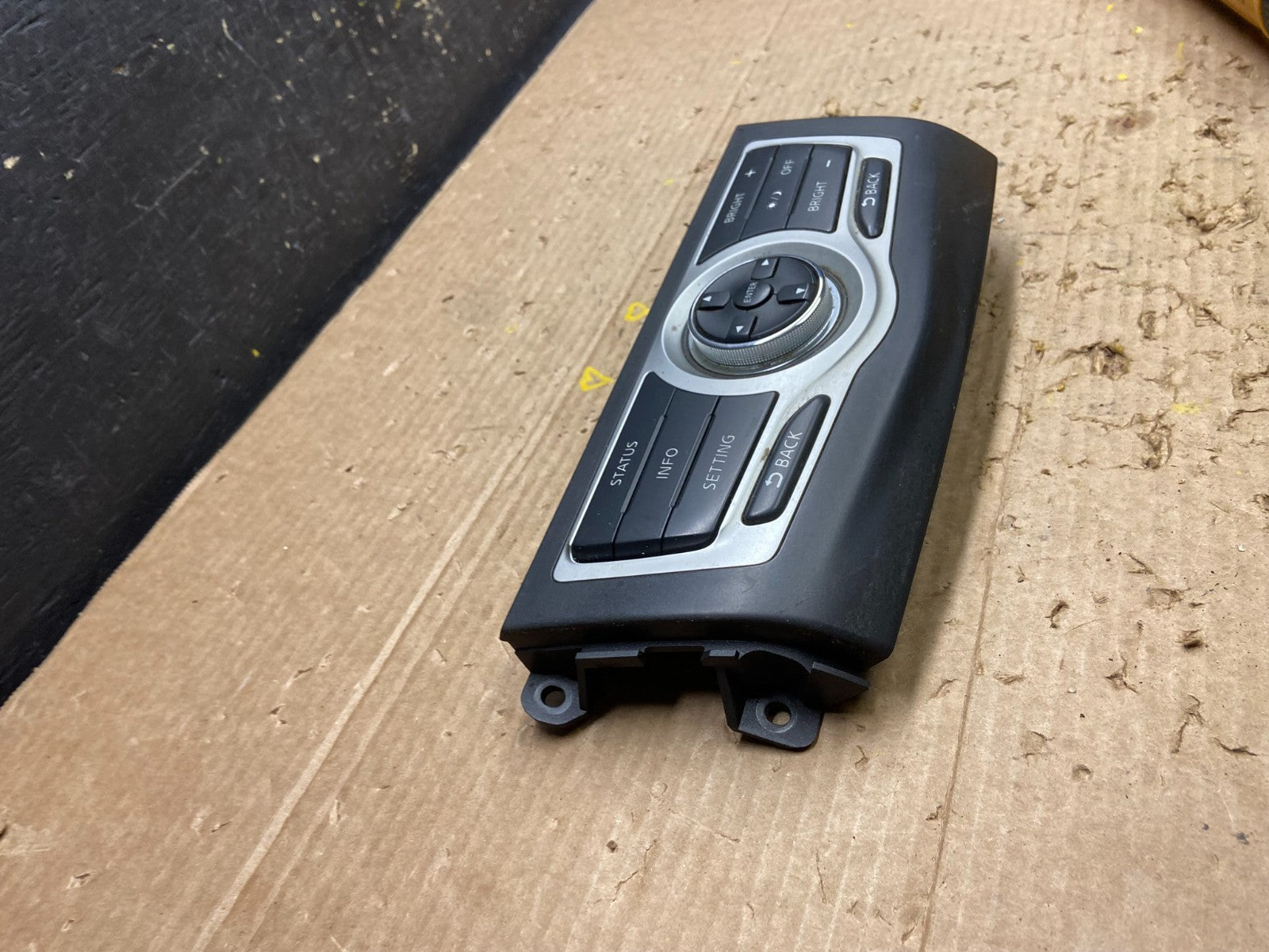 2009-2014 Nissan Murano AM FM Radio CD Control Panel W3282 DG2