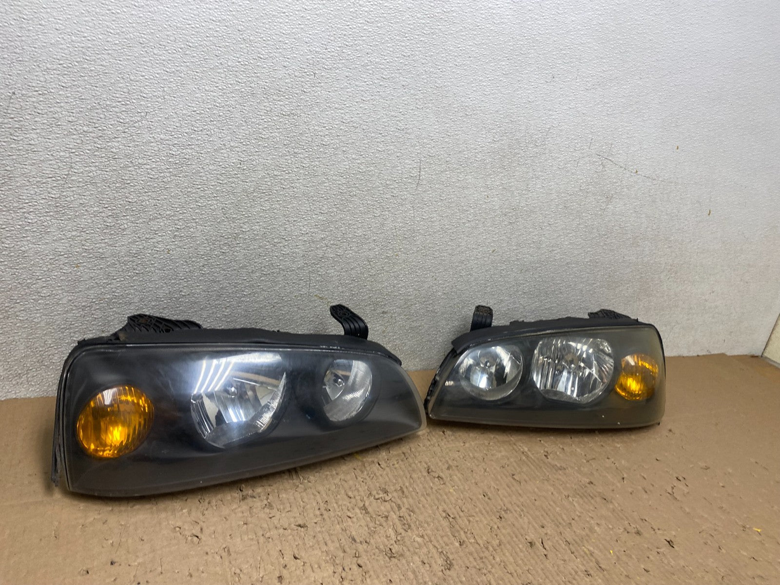 2004 2005 2006 Hyundai Elantra Left+Right Set Halogen Headlights T8051 DW2