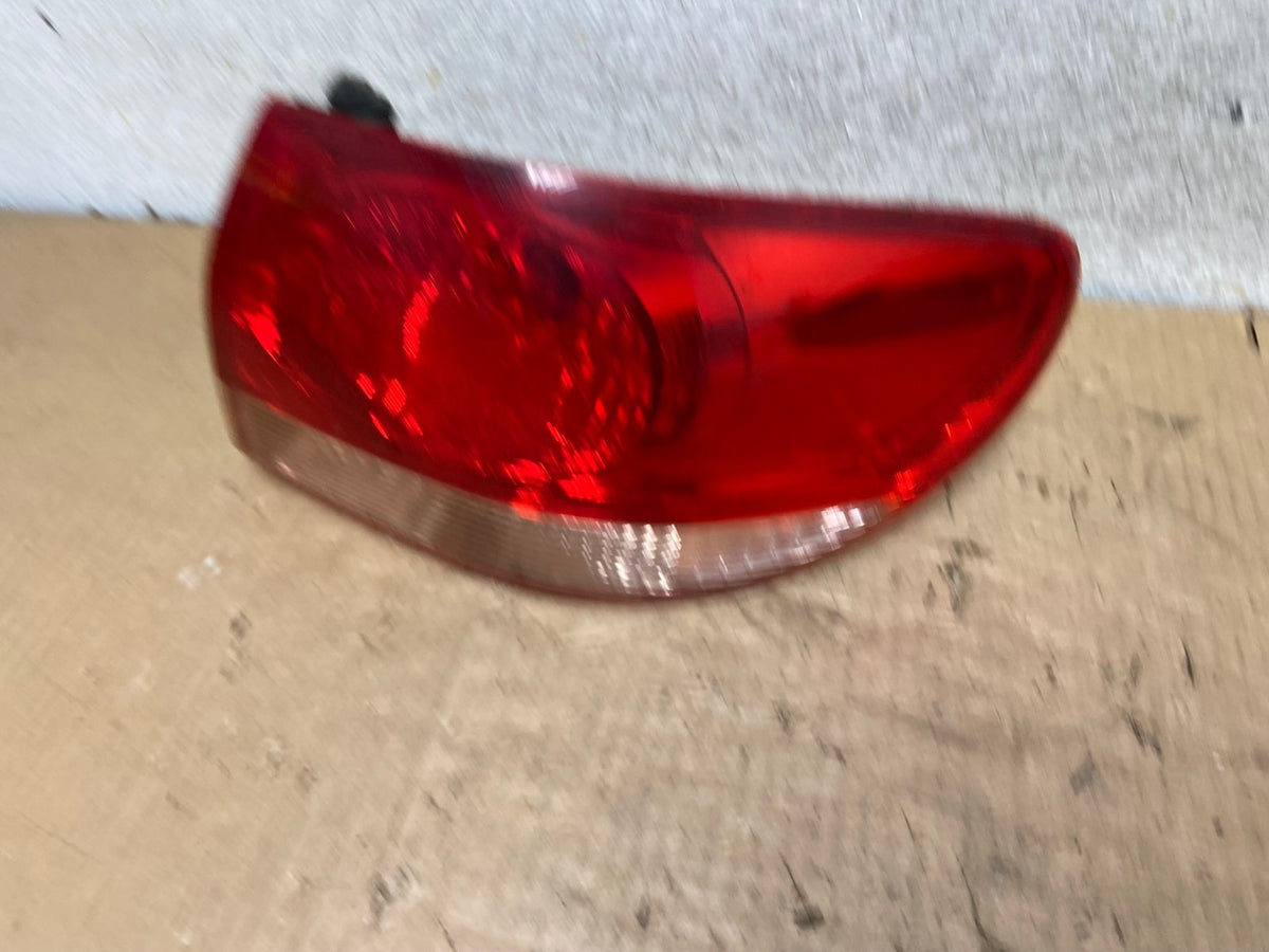 2001 2002 Mazda Millenia Right Passenger RH Side Tail Light AI8230 LK1