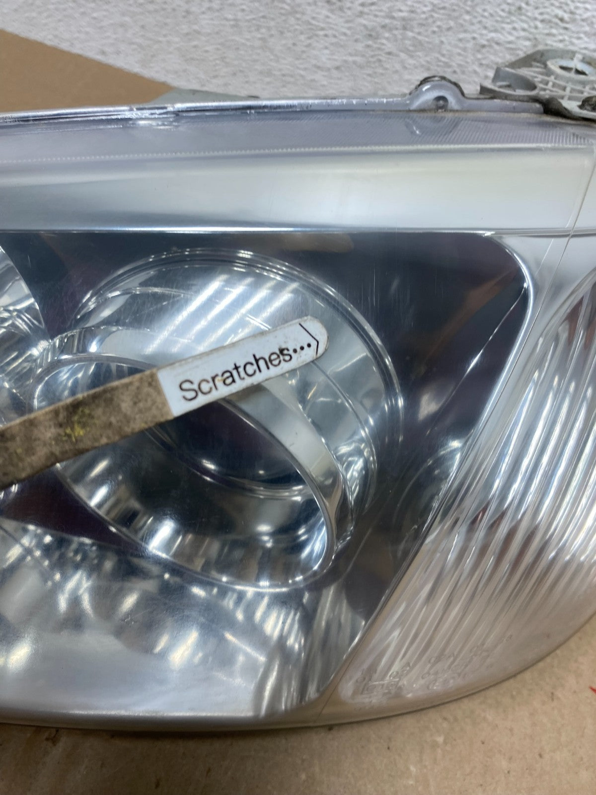 2004 2005 Hyundai XG350 XG Left Driver LH Headlight Halogen AE4947 DW3