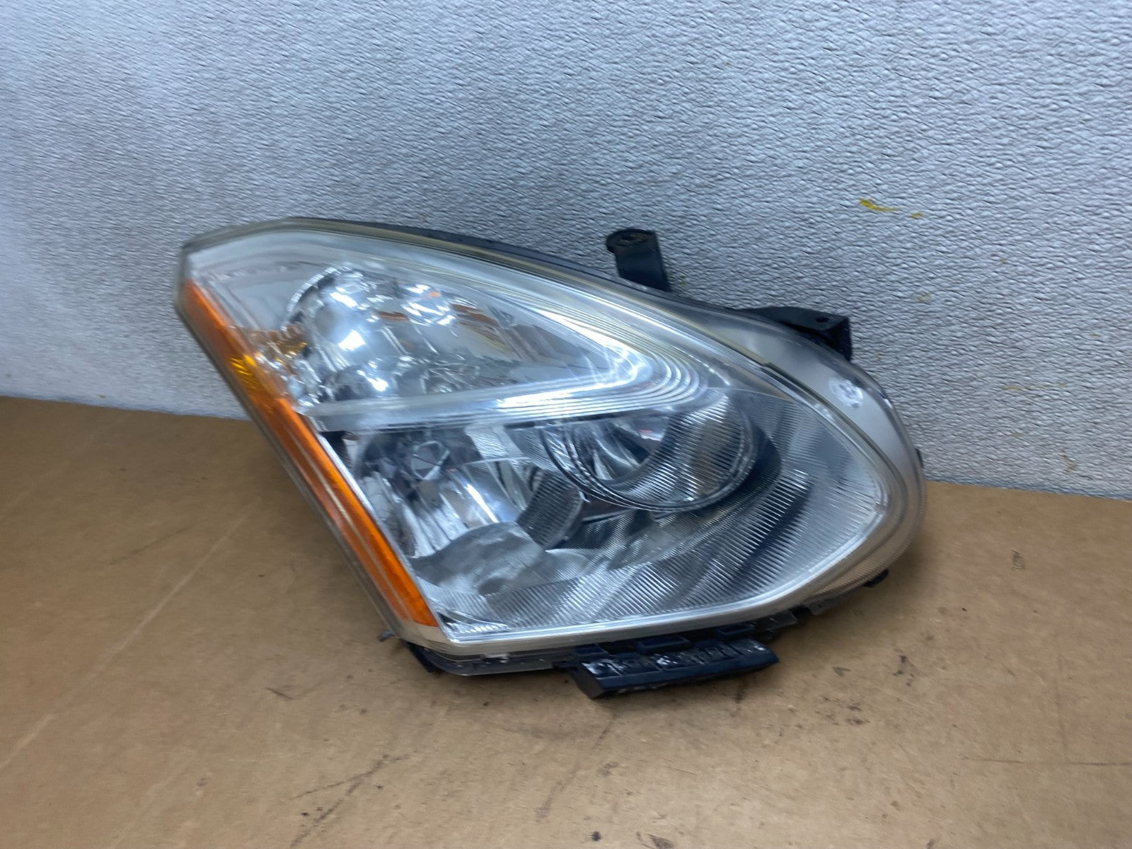 2009-2013 Nissan Rogue Right Passenger Xenon HID Headlight OEM X4897 DW1