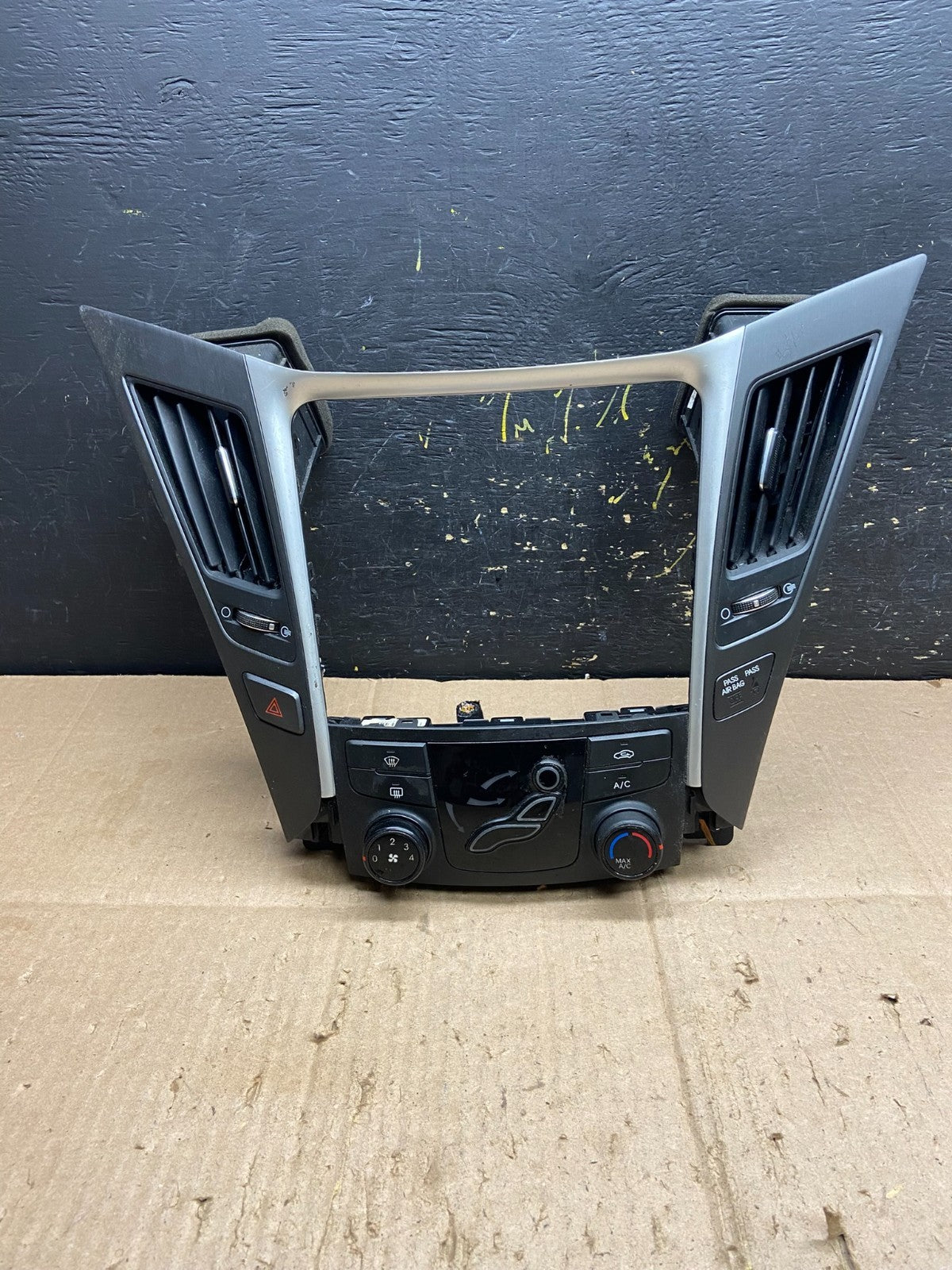 2011 to 2014 Hyundai Sonata Center Radio Climate Control Air Vent Bezel AB1744DG0