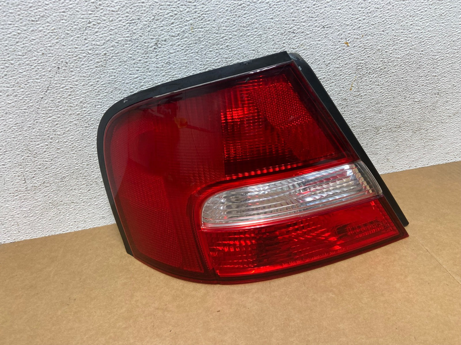 2000 to 2001 Nissan Altima Left Driver LH Side Tail Light AE2900 LK0