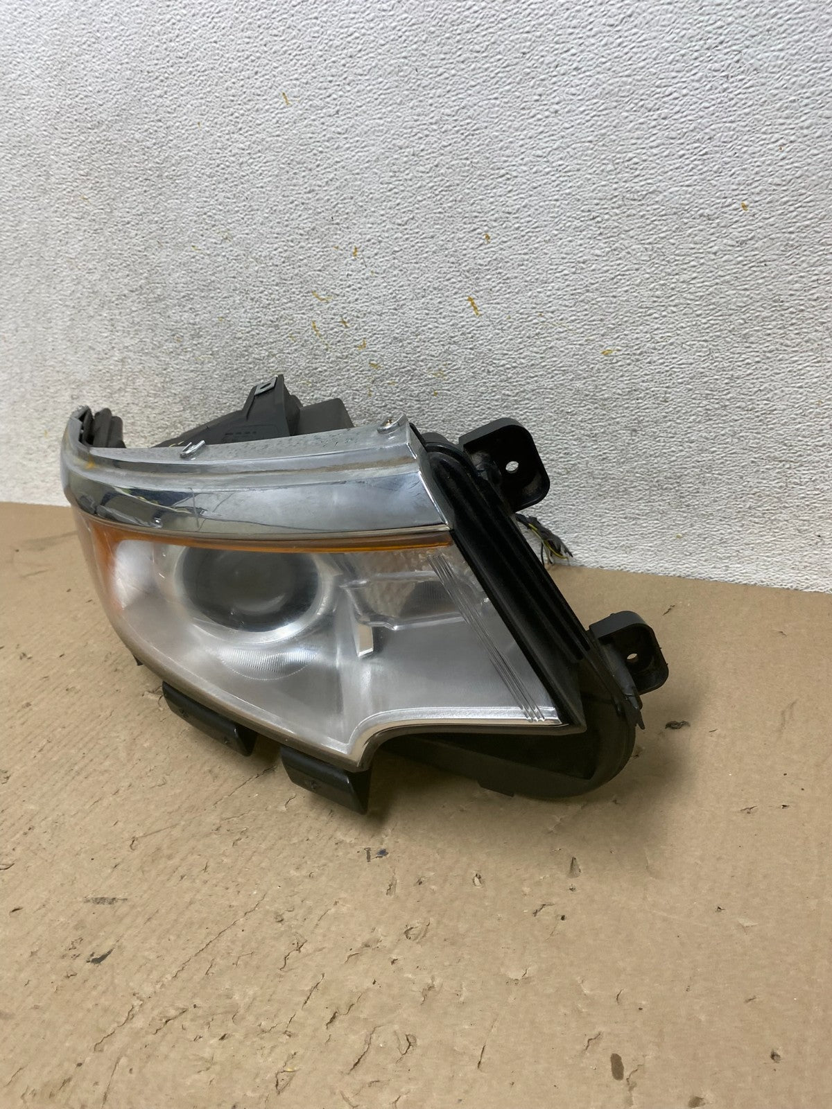 2011 to 2014 Ford Edge Front Right Passenger Headlight Halogen AH6877 DW1