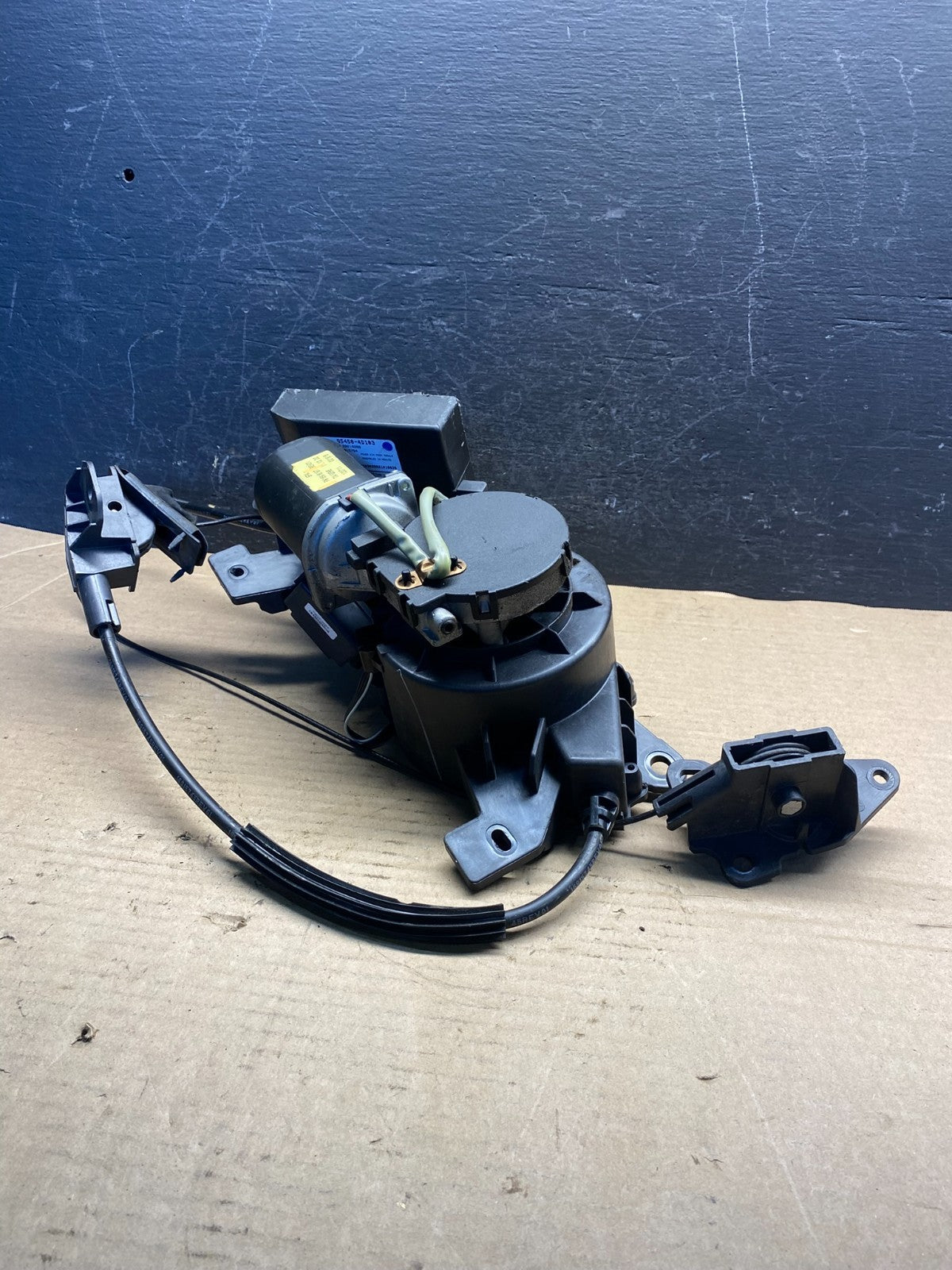 2007-2014 Kia Sedona Right Electric Power Sliding Door Motor Regulator AE0086 DG3