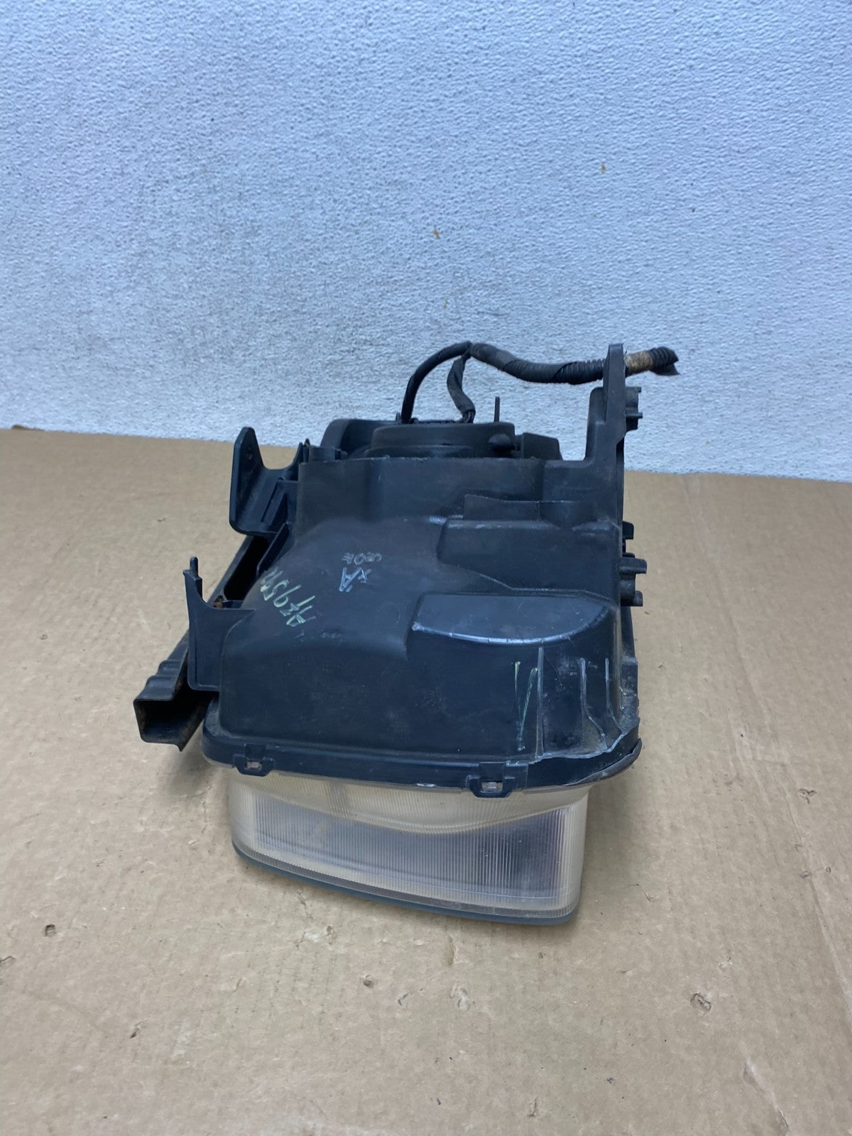 2003 to 2006 Honda Element Right Passenger Rh Side Headlight AF9592 DW8