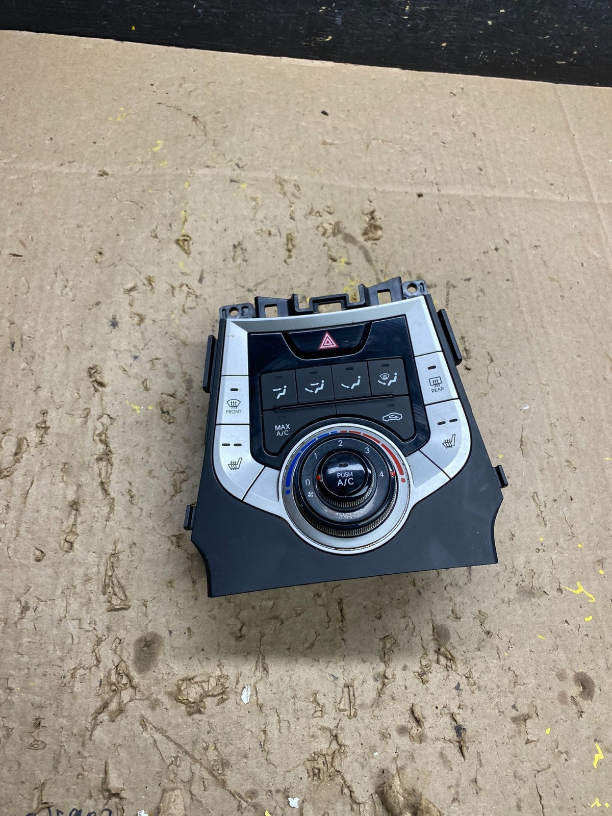 2014 to 2016 Hyundai Elantra Center Heater A/C AC Climate Control Panel U5373 DG0
