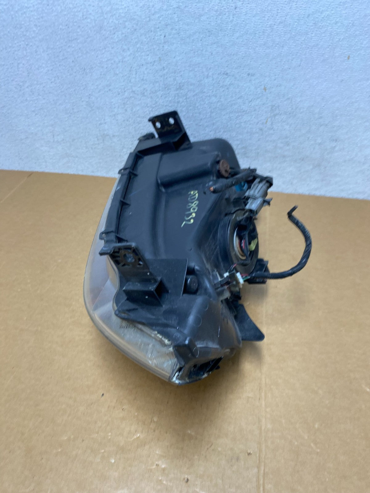 2004 2005 2006 Acura MDX Right Passenger RH Headlight Halogen AD8932 DW7